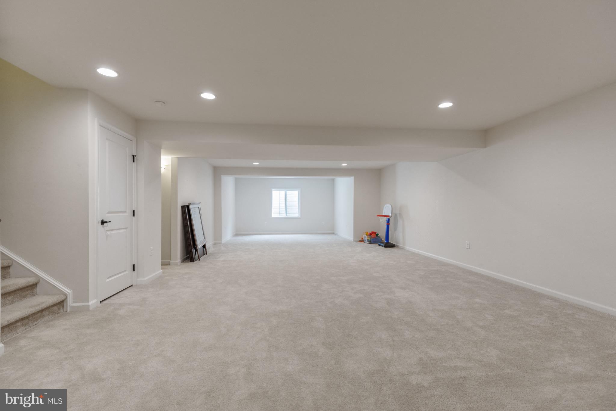 15058 North Ridge BOULEVARD