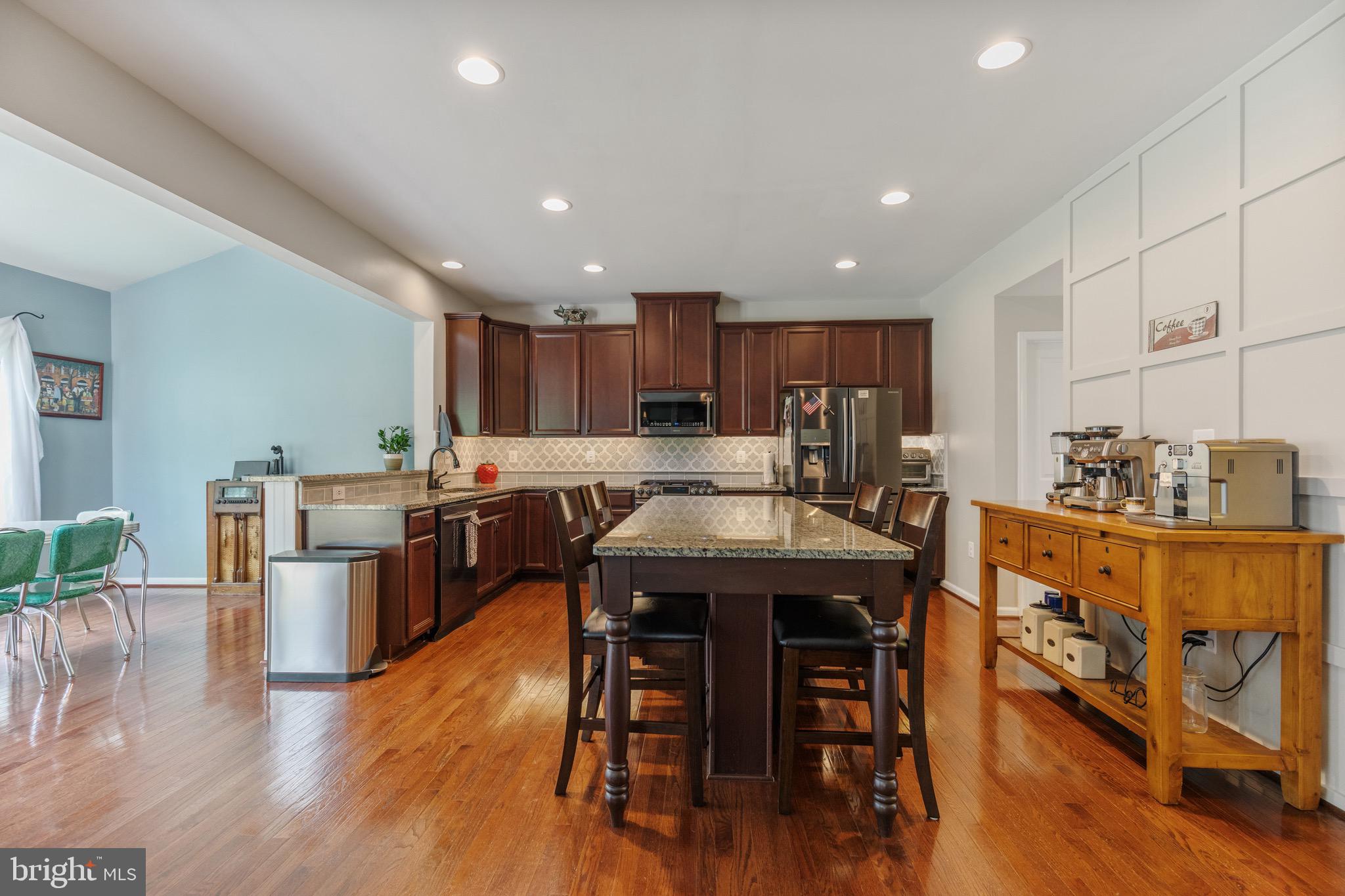 15058 North Ridge BOULEVARD