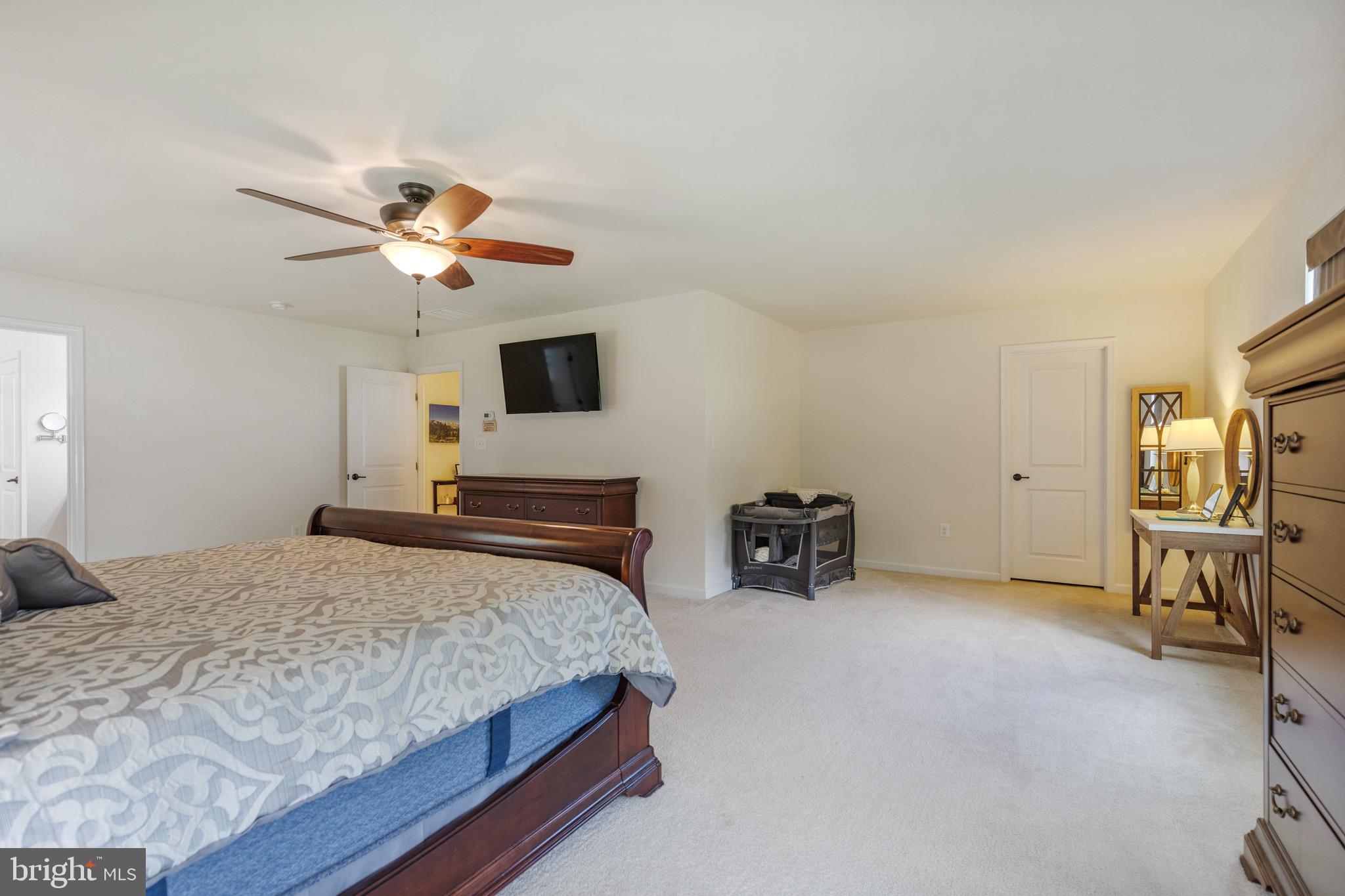 15058 North Ridge BOULEVARD