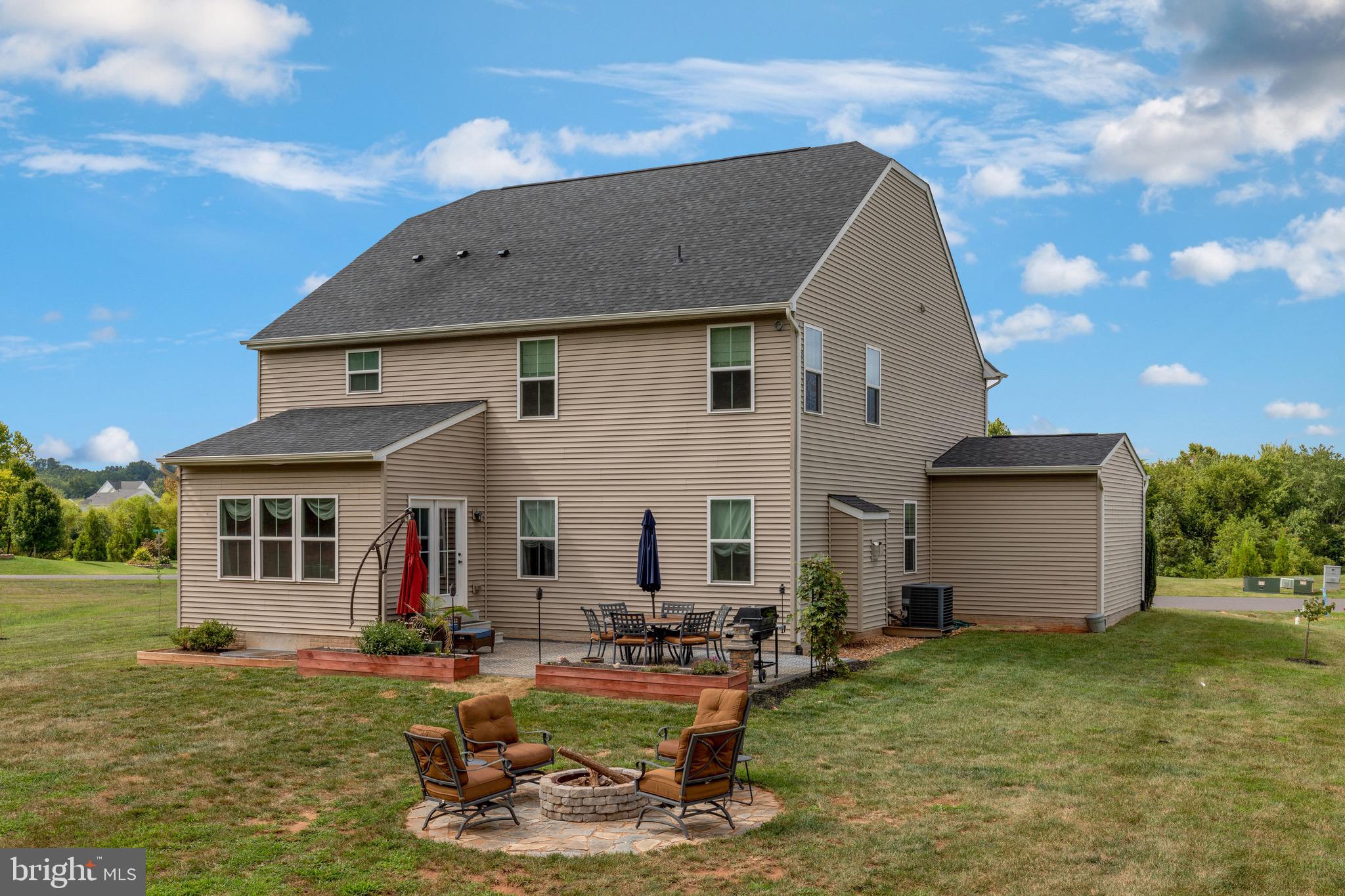 15058 North Ridge BOULEVARD