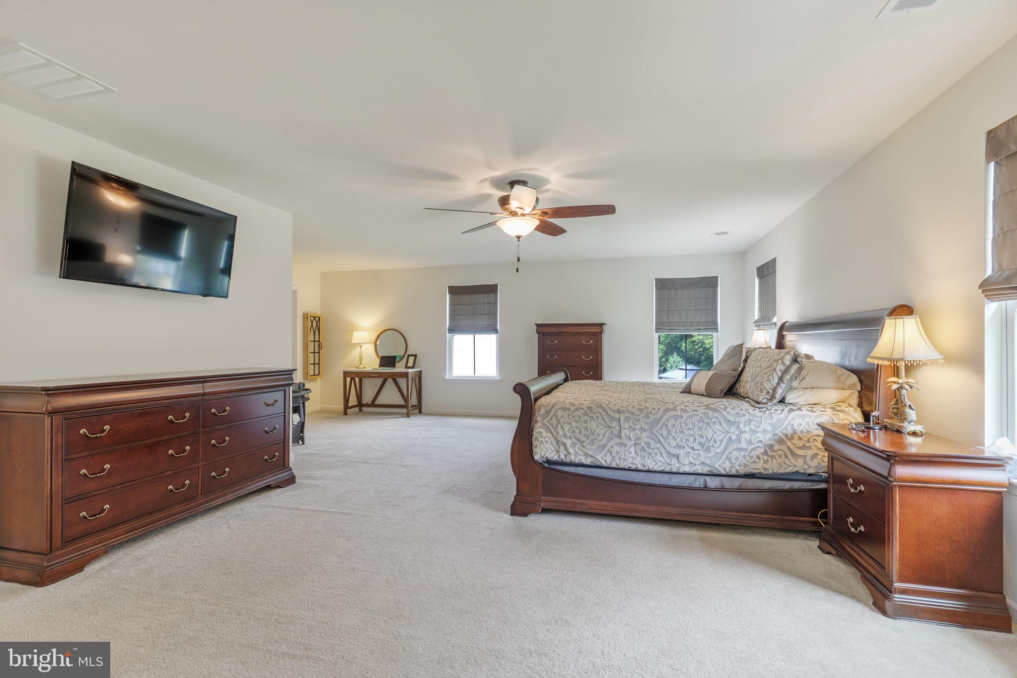 15058 North Ridge BOULEVARD