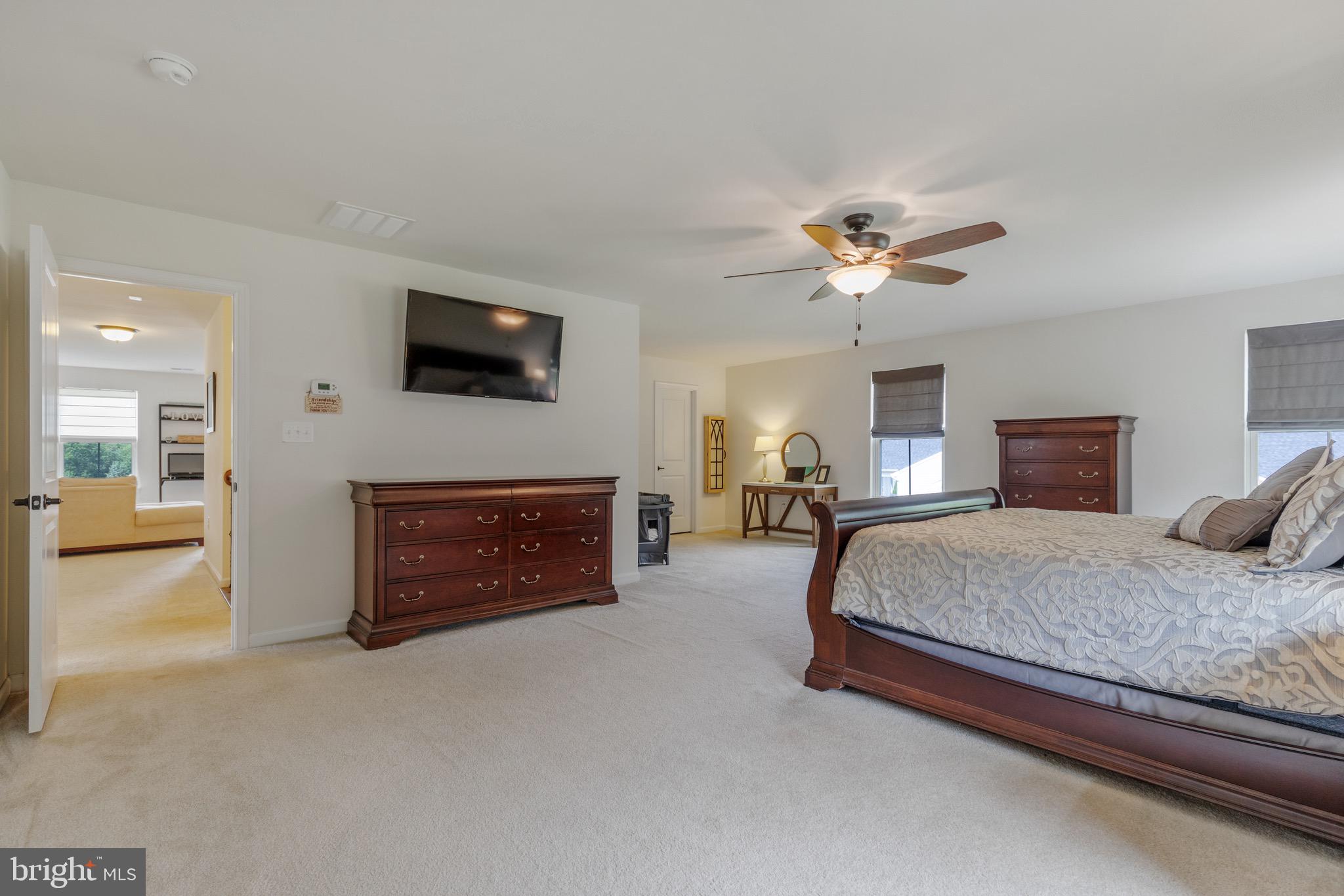 15058 North Ridge BOULEVARD