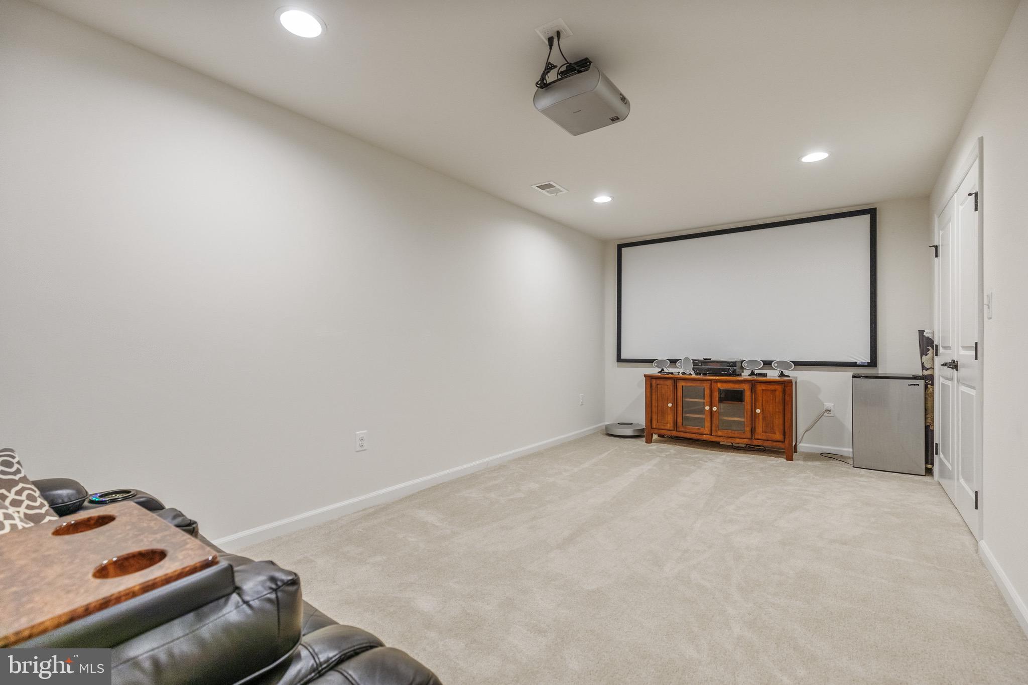 15058 North Ridge BOULEVARD