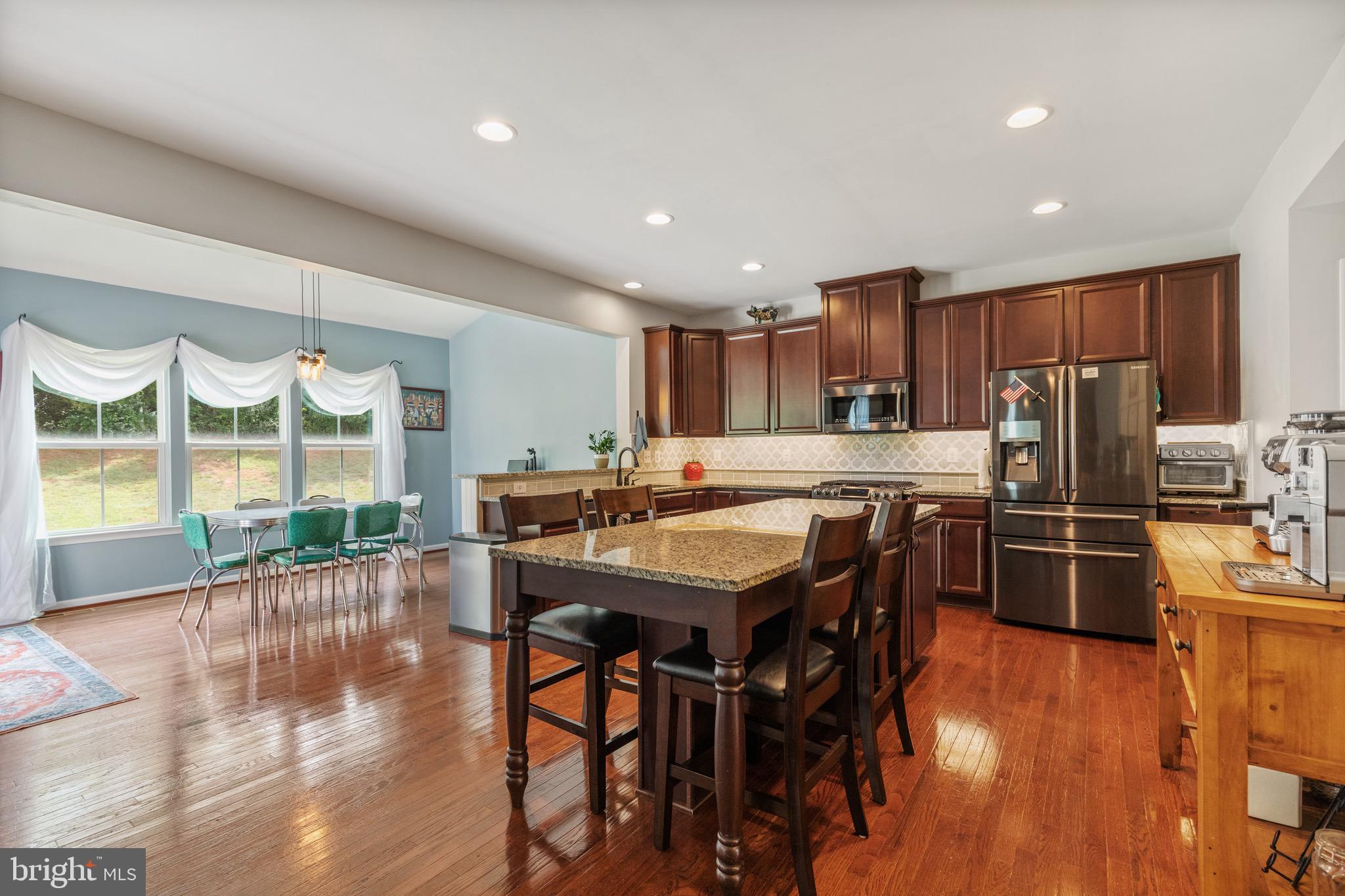 15058 North Ridge BOULEVARD