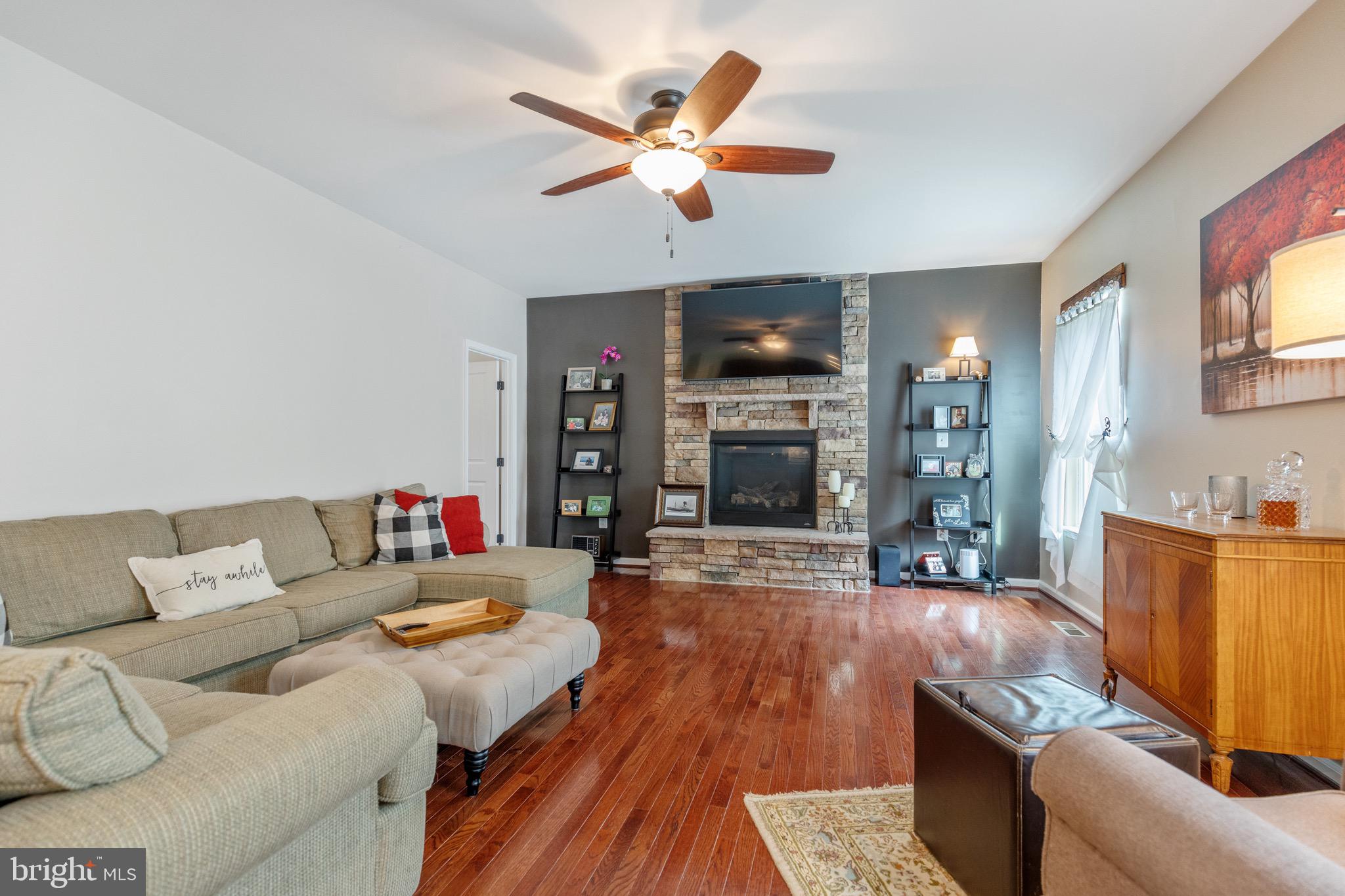 15058 North Ridge BOULEVARD