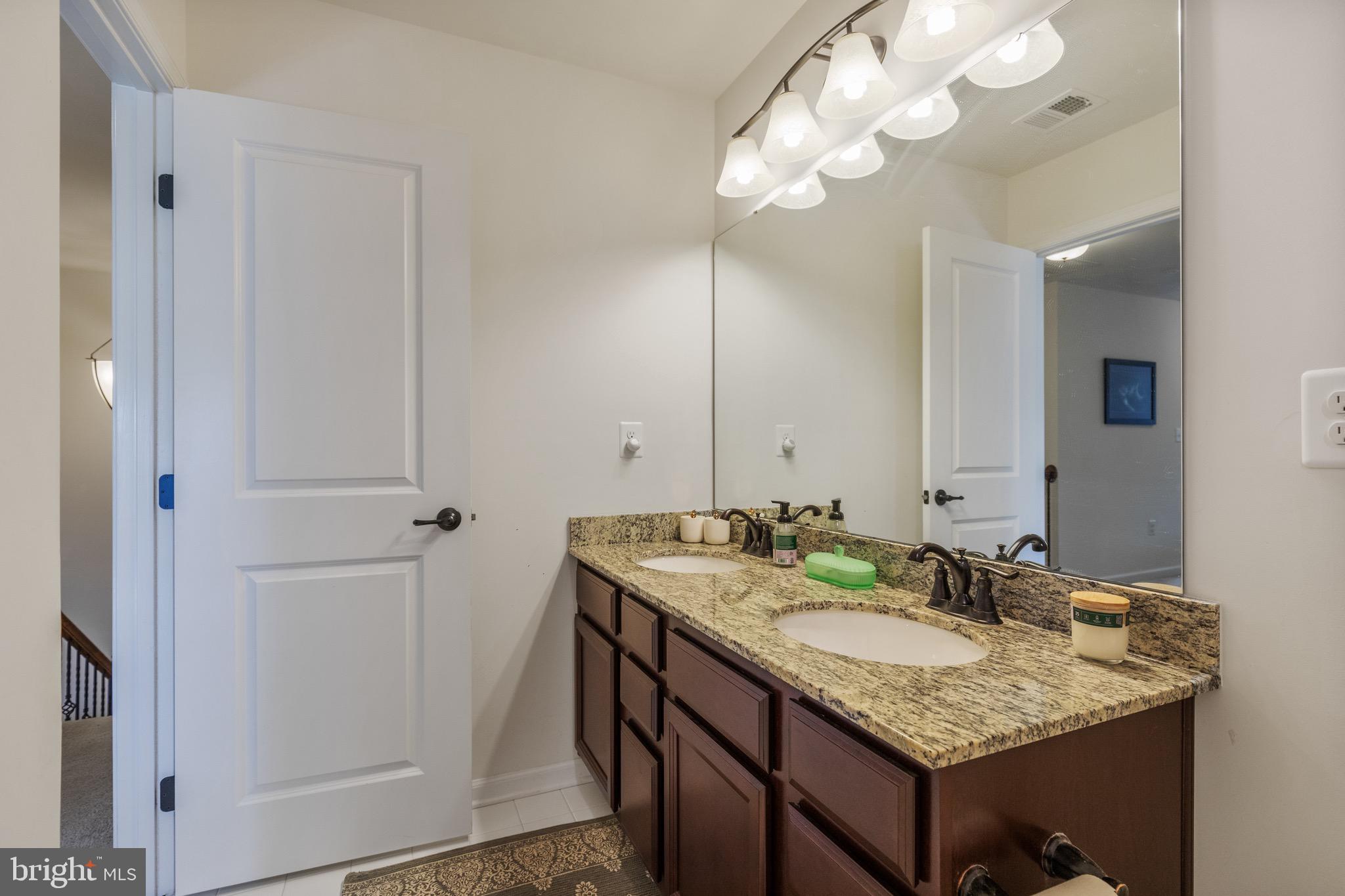 15058 North Ridge BOULEVARD