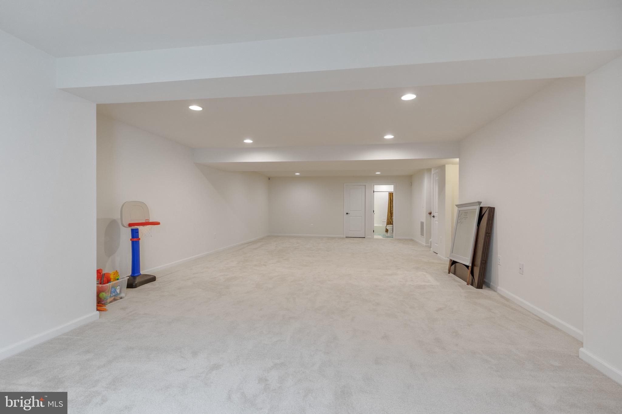 15058 North Ridge BOULEVARD