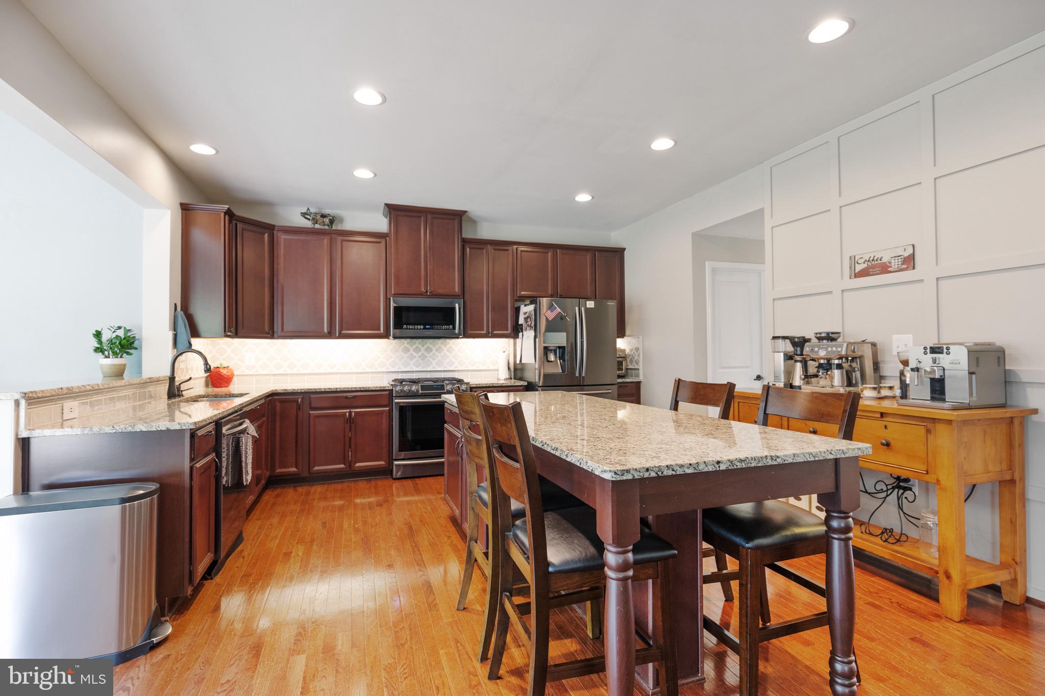 15058 North Ridge BOULEVARD