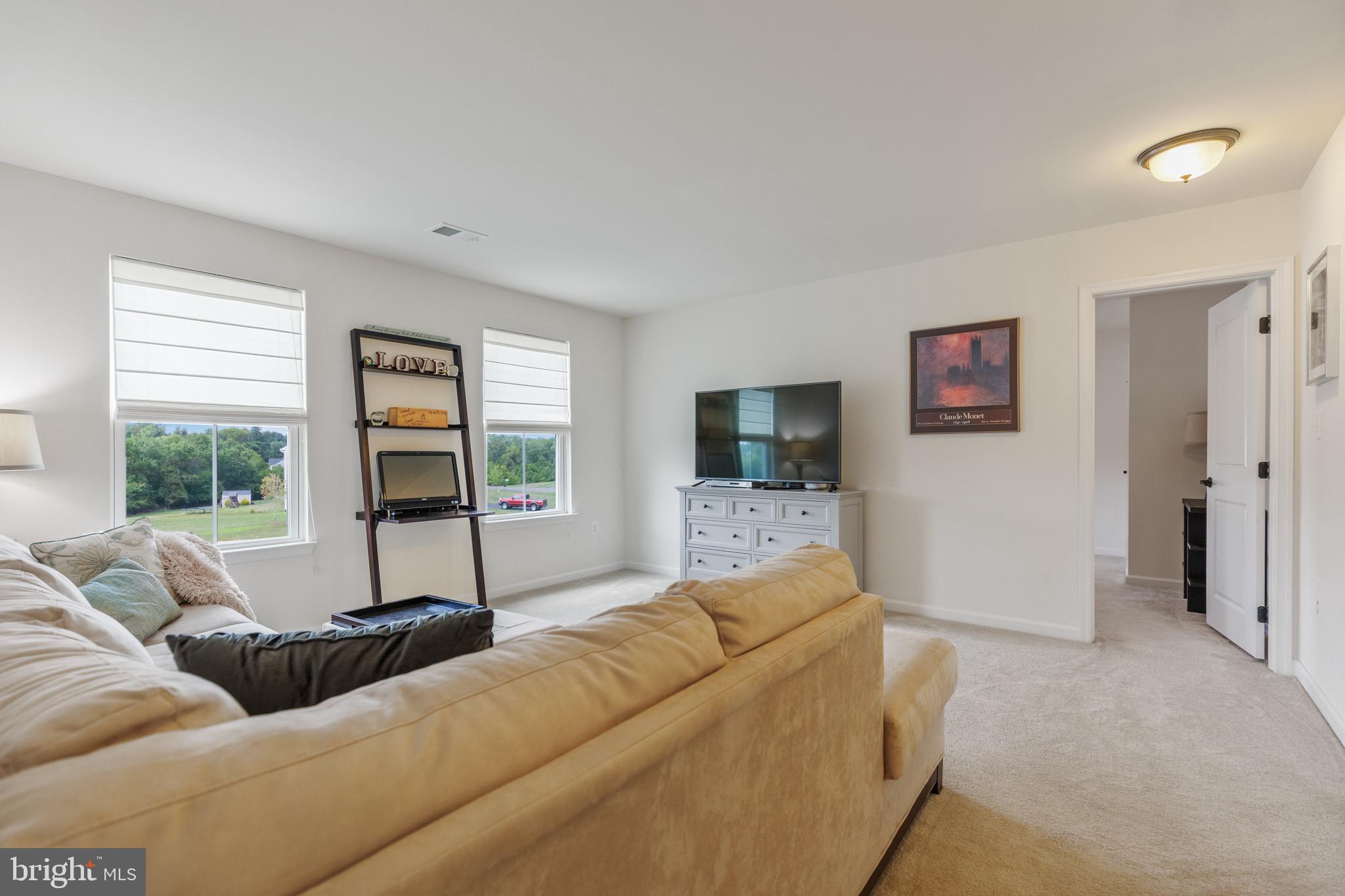 15058 North Ridge BOULEVARD