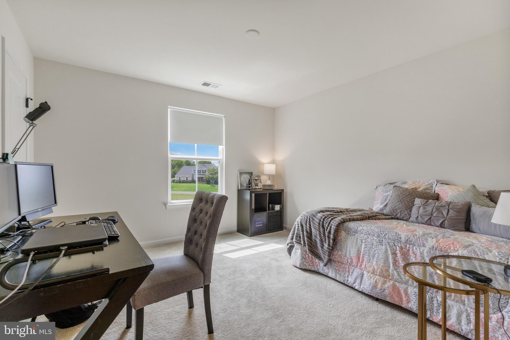 15058 North Ridge BOULEVARD