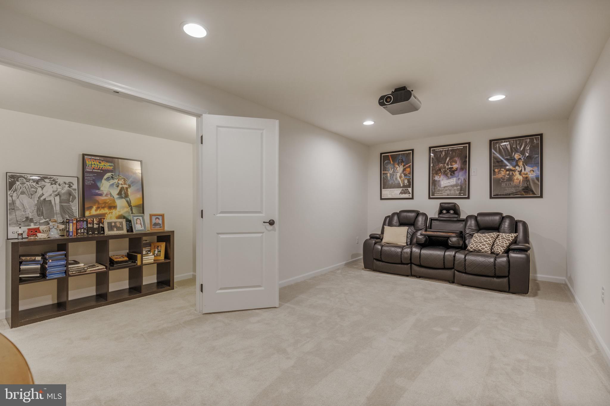 15058 North Ridge BOULEVARD