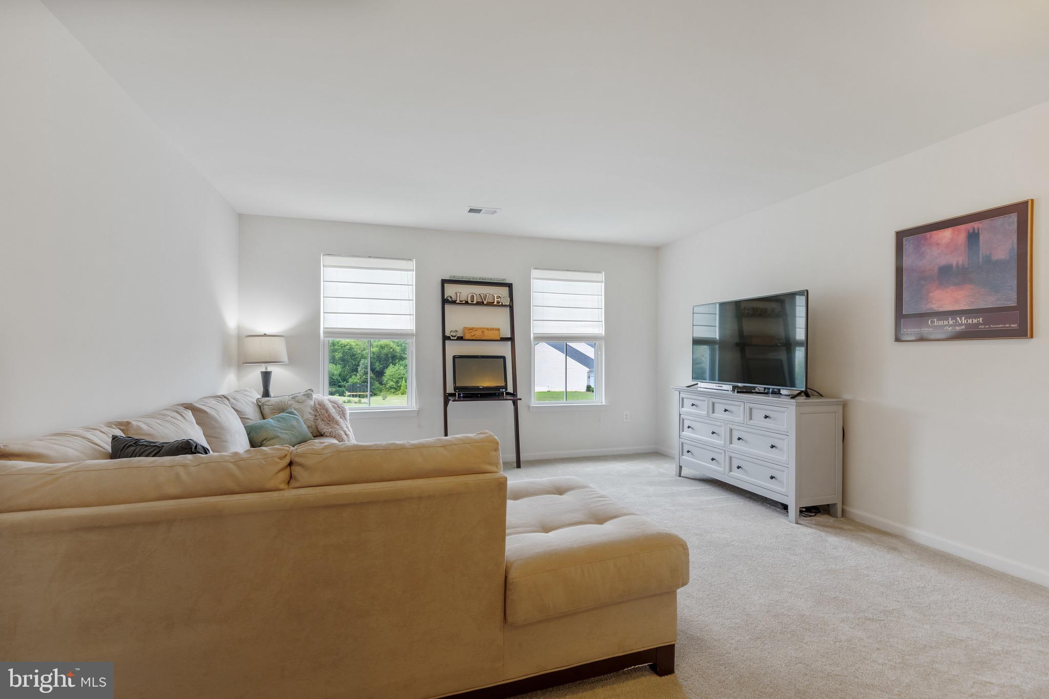 15058 North Ridge BOULEVARD