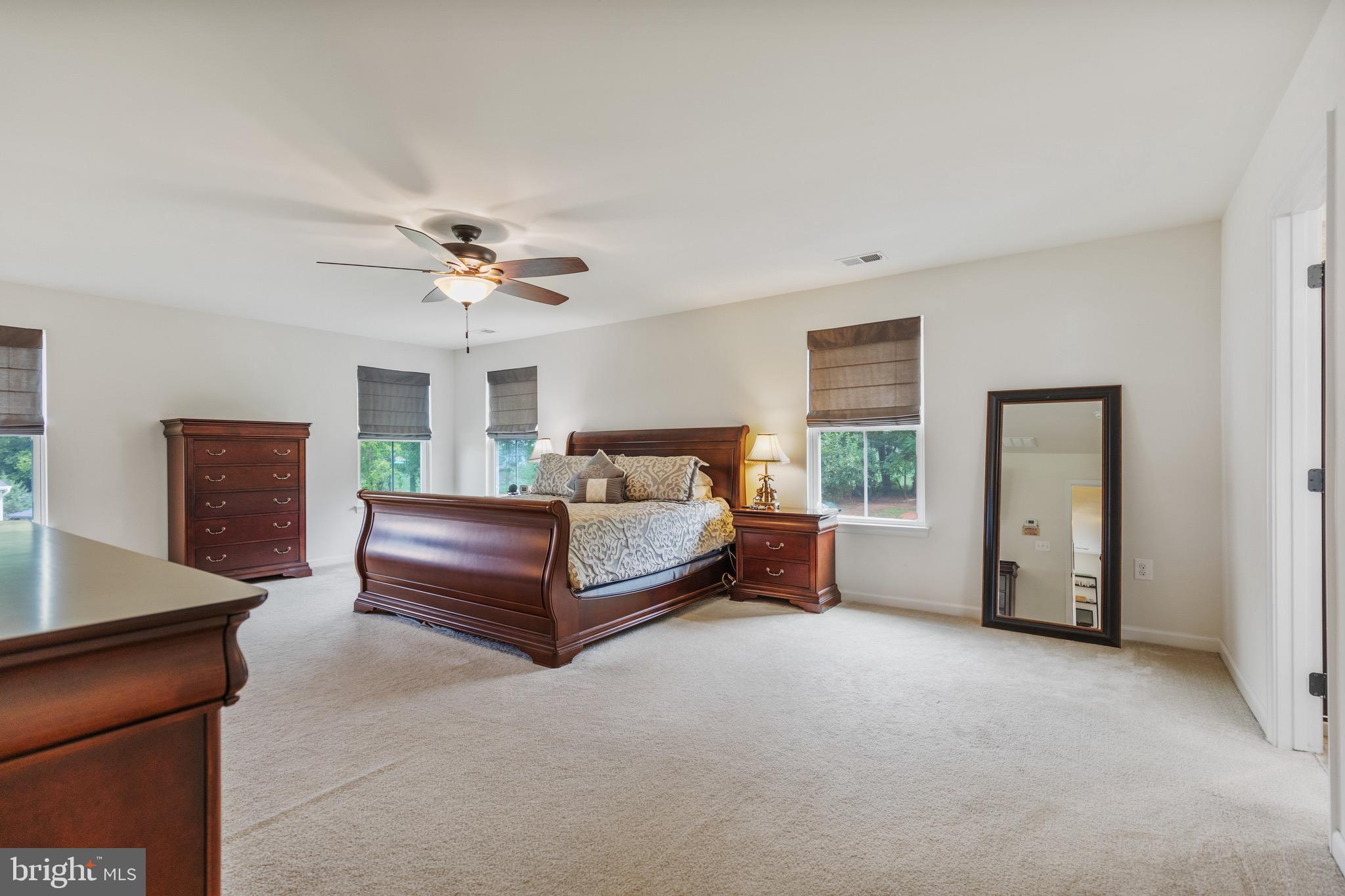 15058 North Ridge BOULEVARD