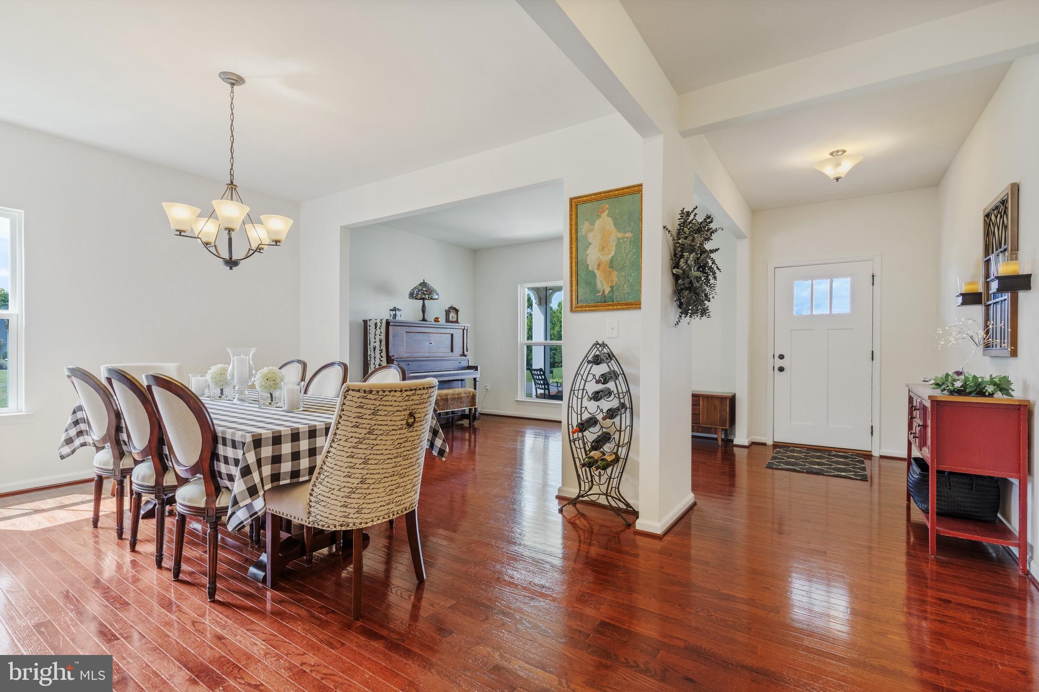 15058 North Ridge BOULEVARD