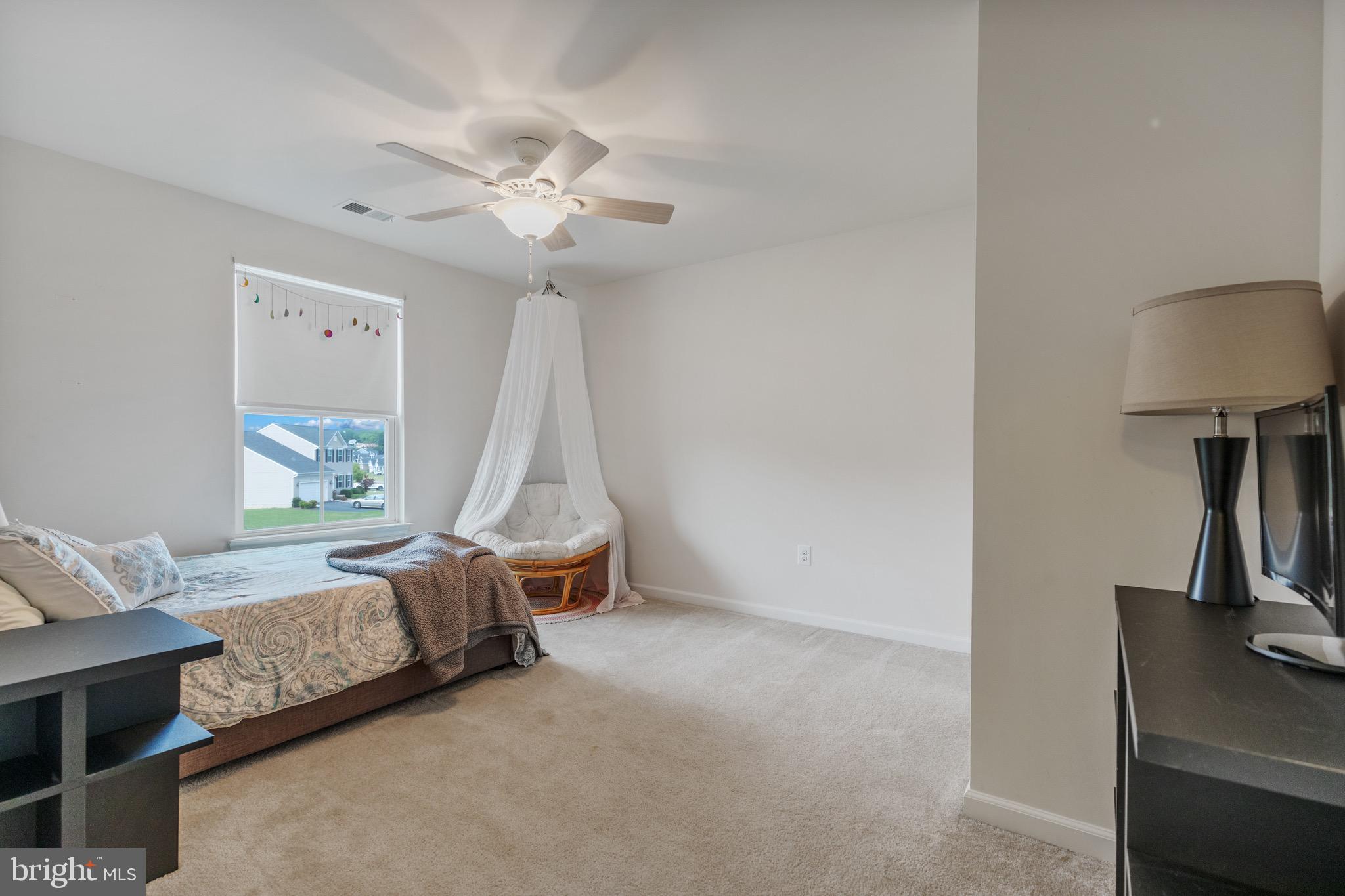 15058 North Ridge BOULEVARD