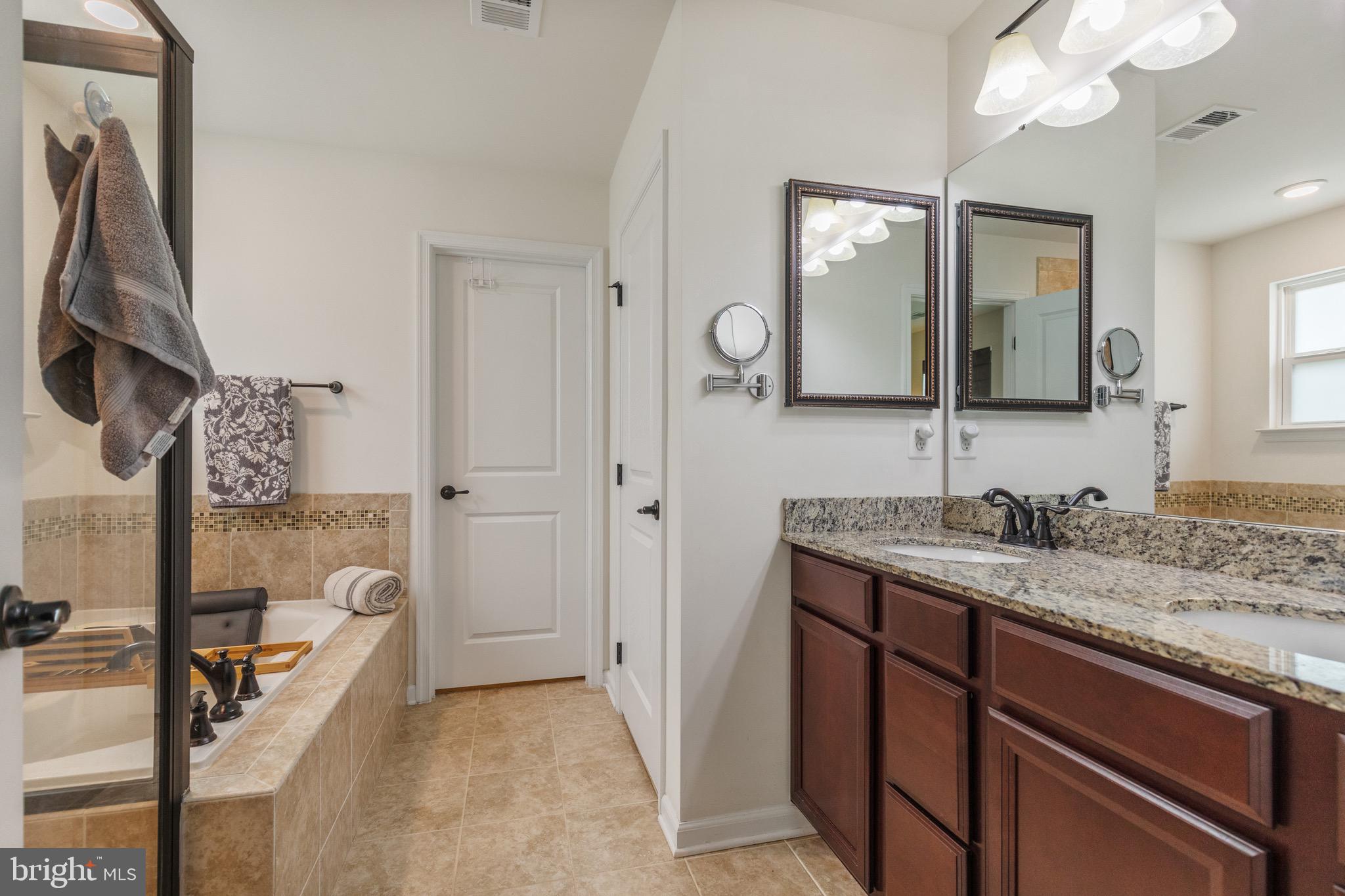 15058 North Ridge BOULEVARD