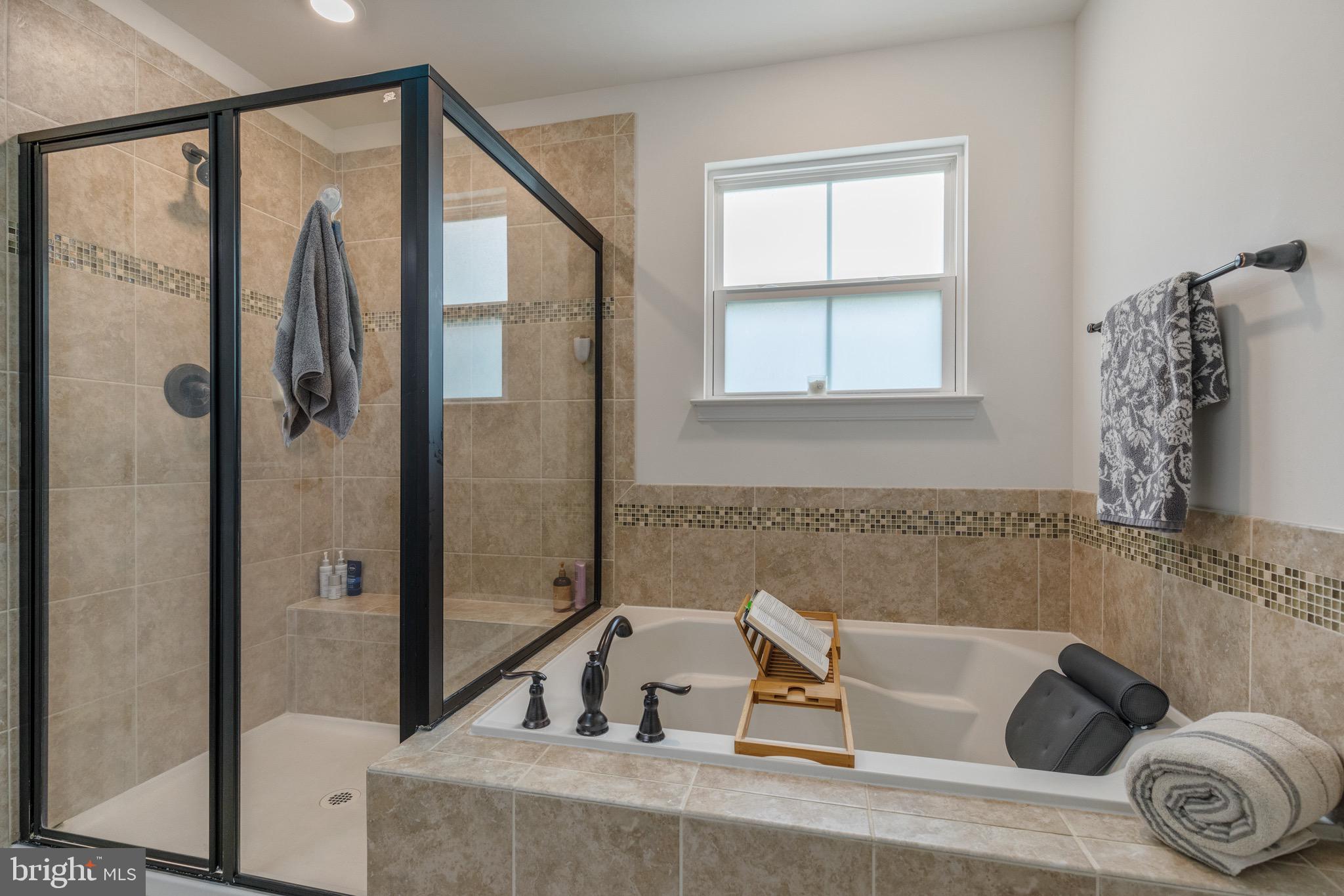 15058 North Ridge BOULEVARD