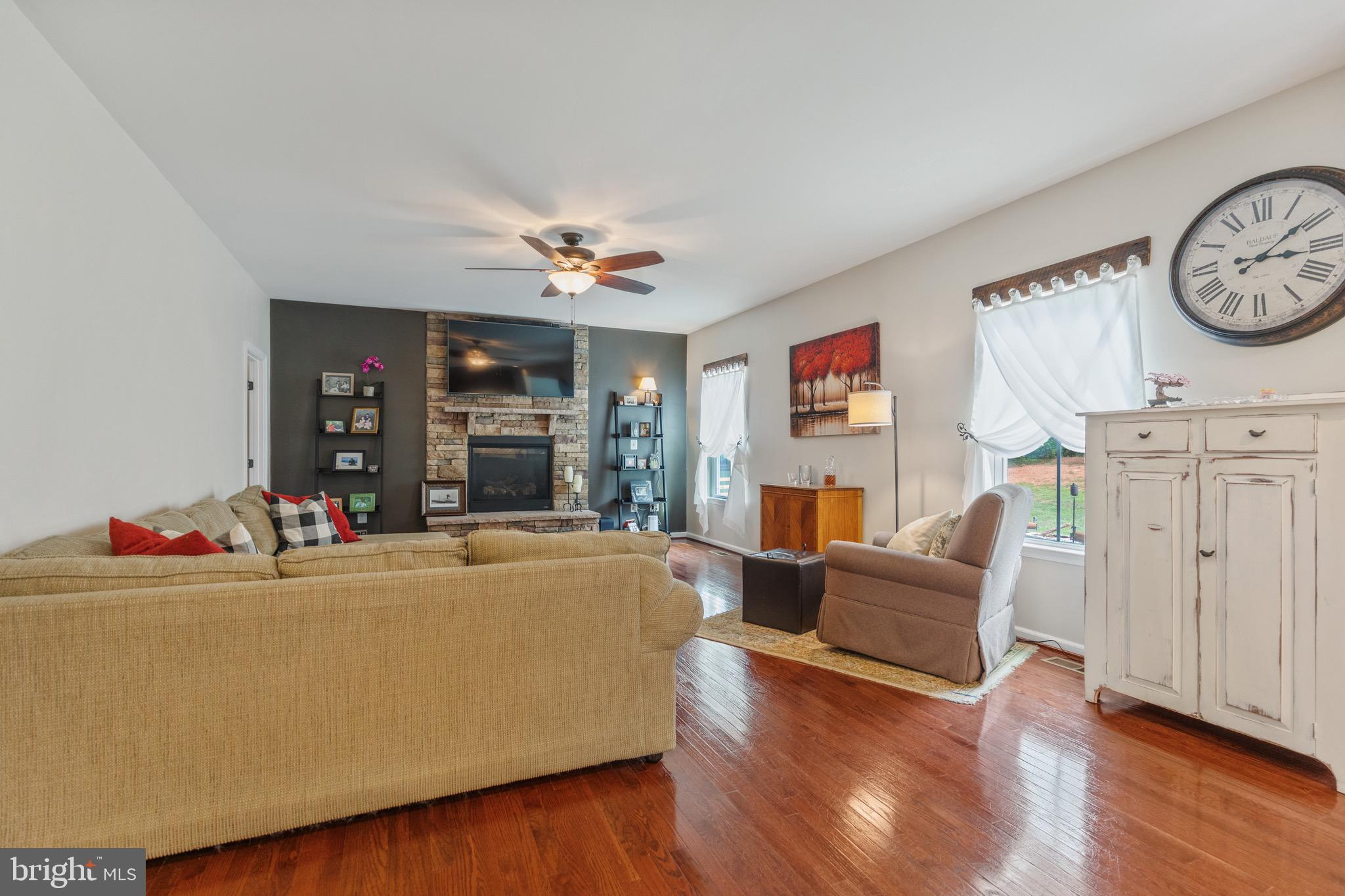 15058 North Ridge BOULEVARD