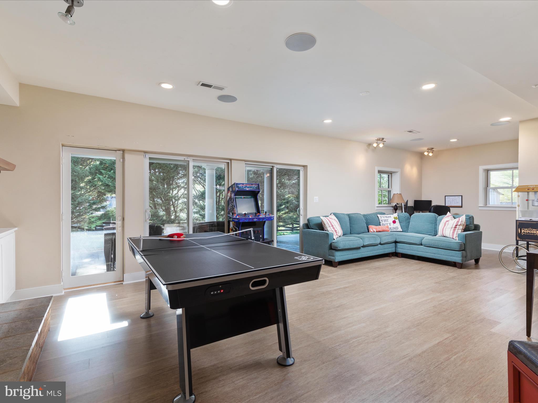 1126 Oaklawn Dr