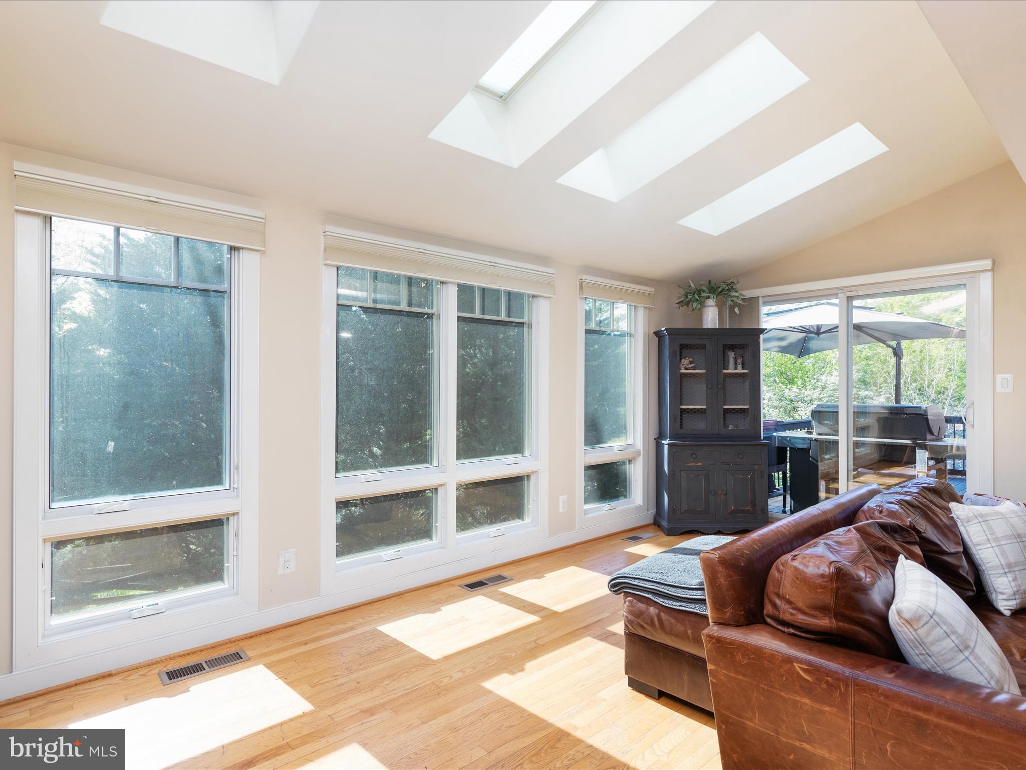 1126 Oaklawn Dr