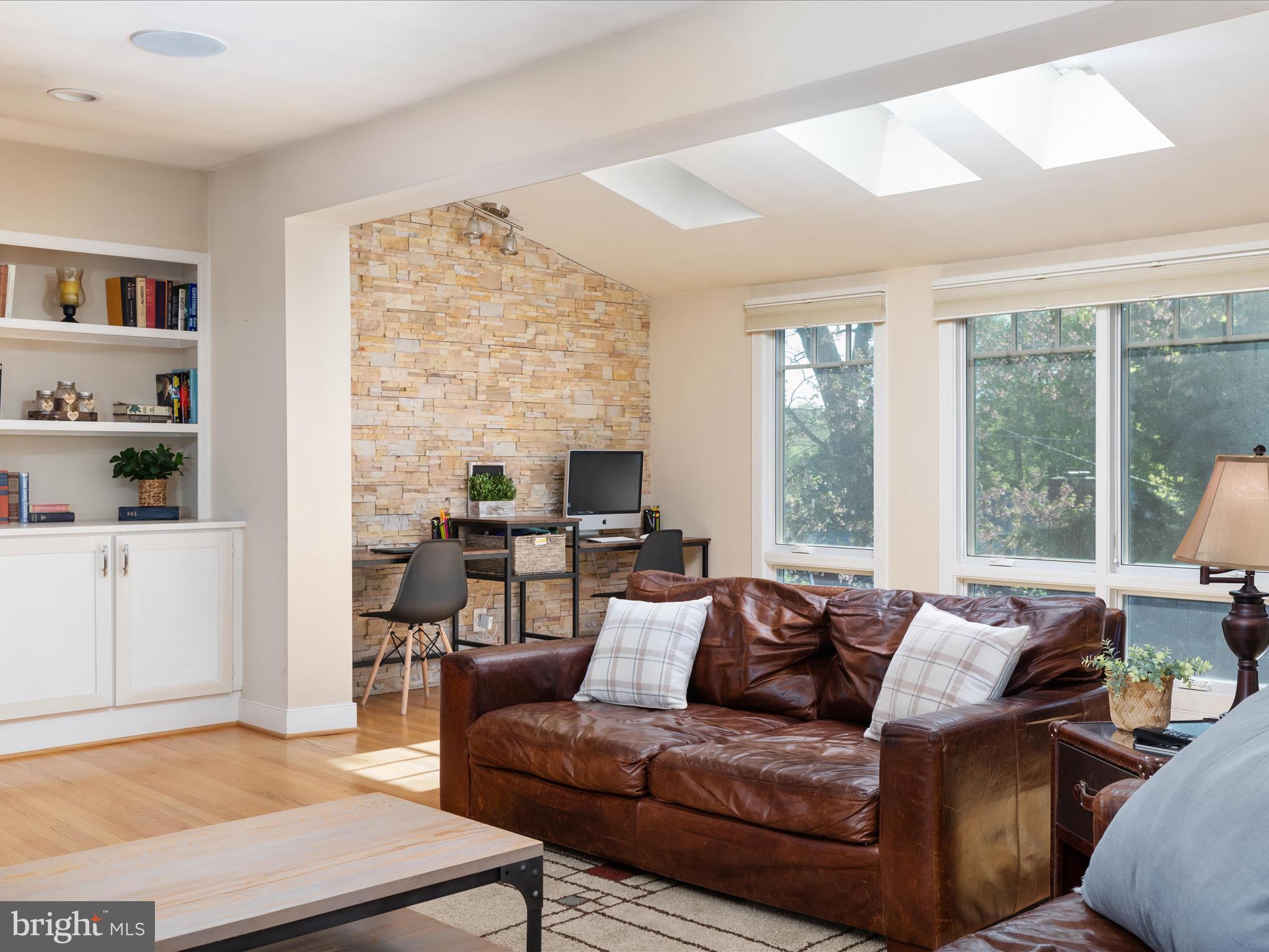 1126 Oaklawn Dr