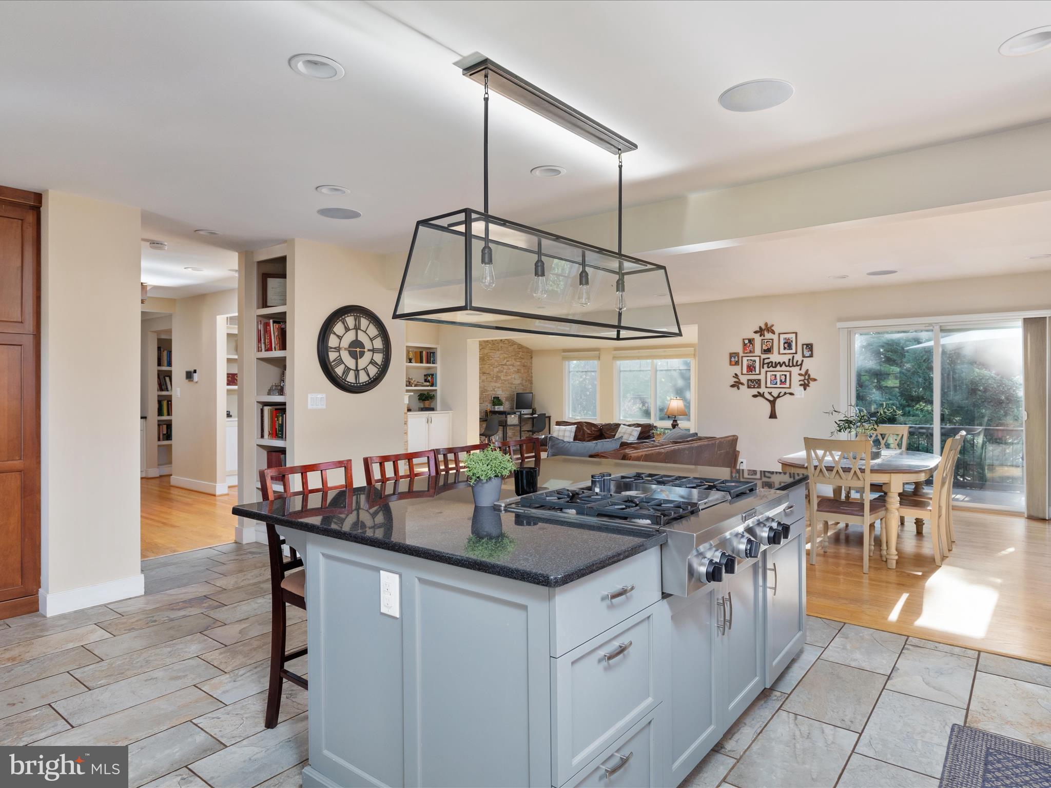 1126 Oaklawn Dr