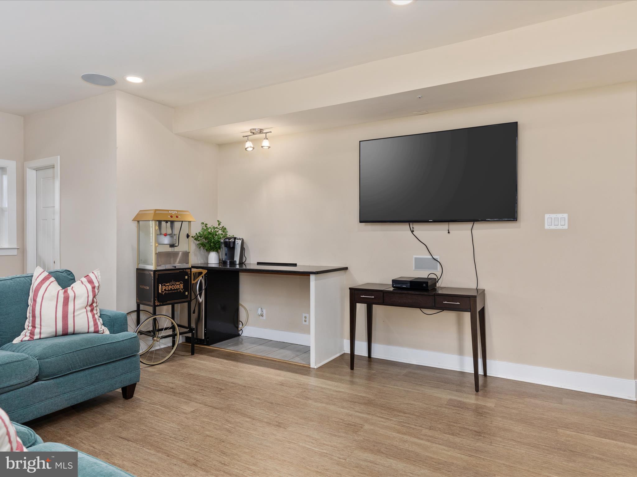 1126 Oaklawn Dr