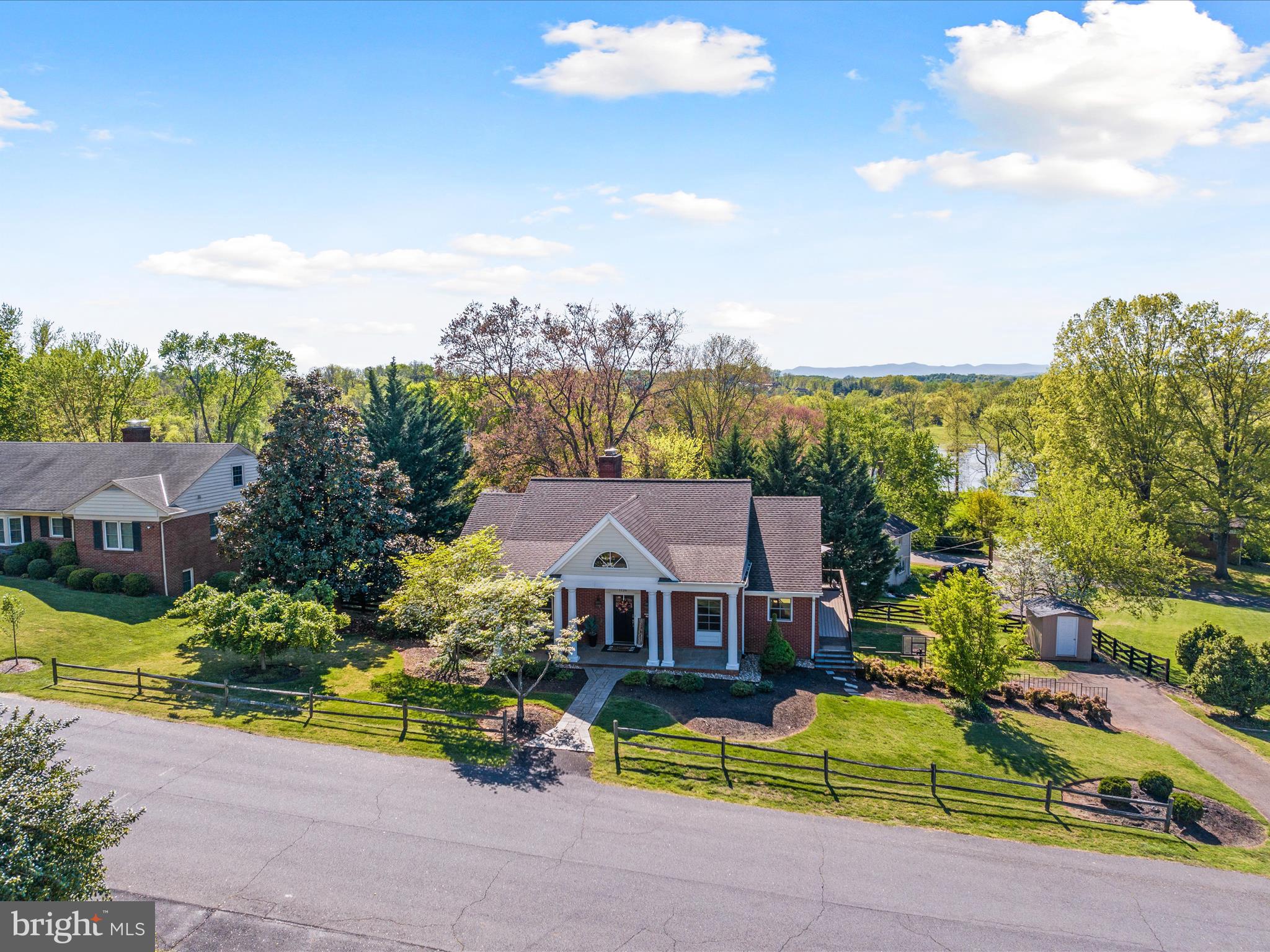 1126 Oaklawn Dr