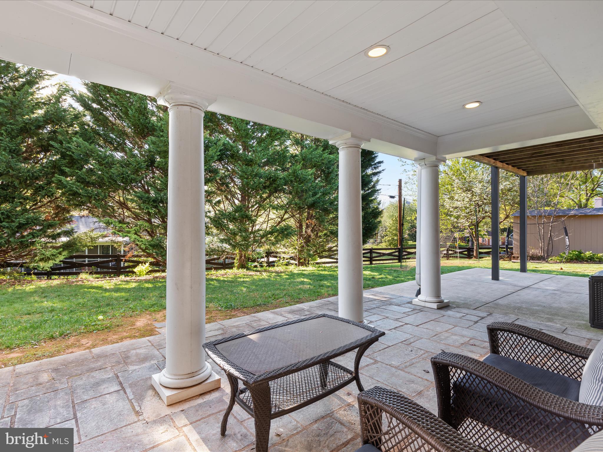 1126 Oaklawn Dr