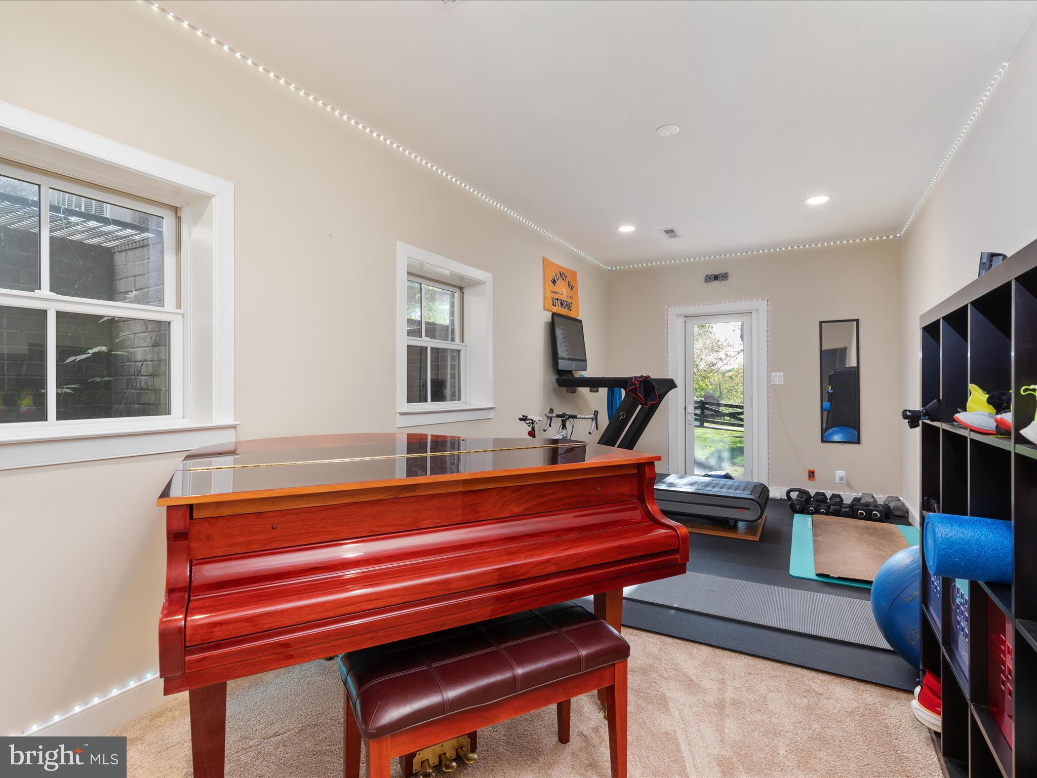 1126 Oaklawn Dr