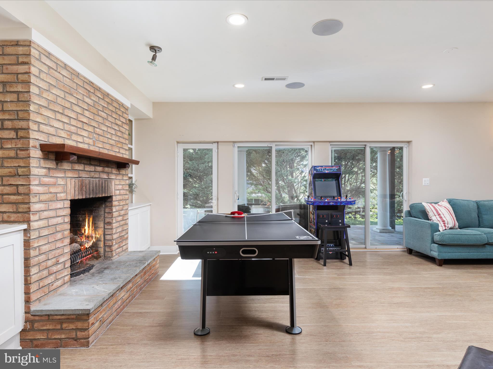 1126 Oaklawn Dr