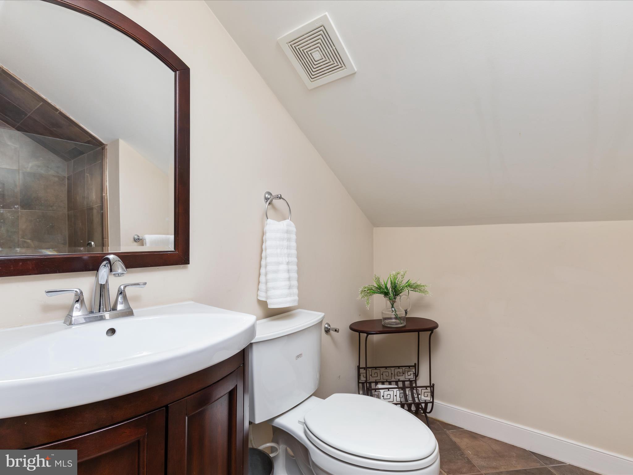 1126 Oaklawn Dr