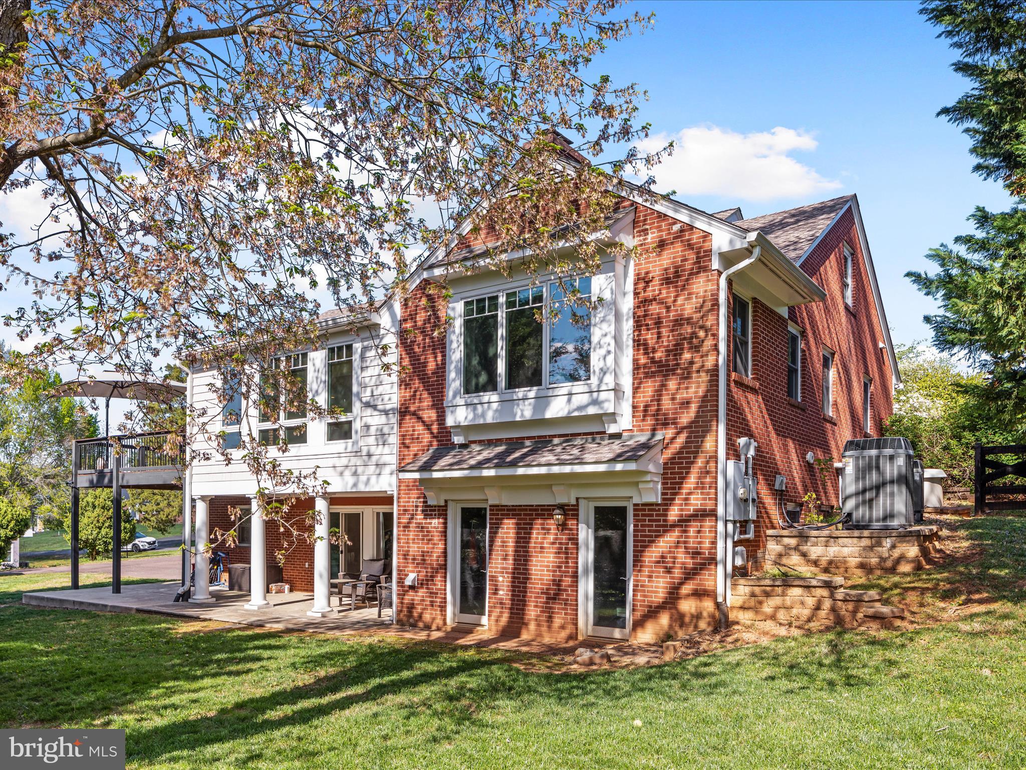1126 Oaklawn Dr