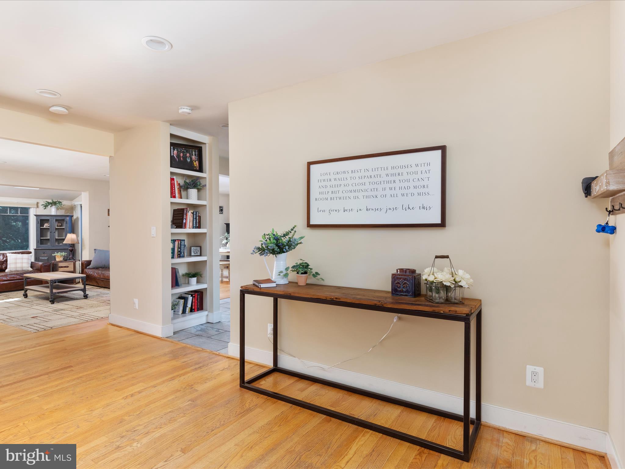 1126 Oaklawn Dr