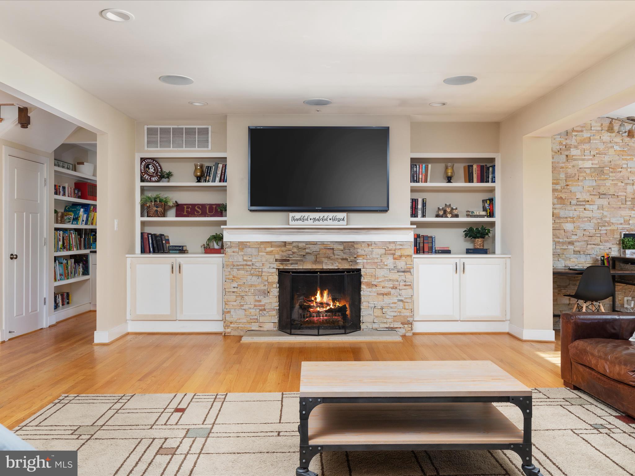 1126 Oaklawn Dr