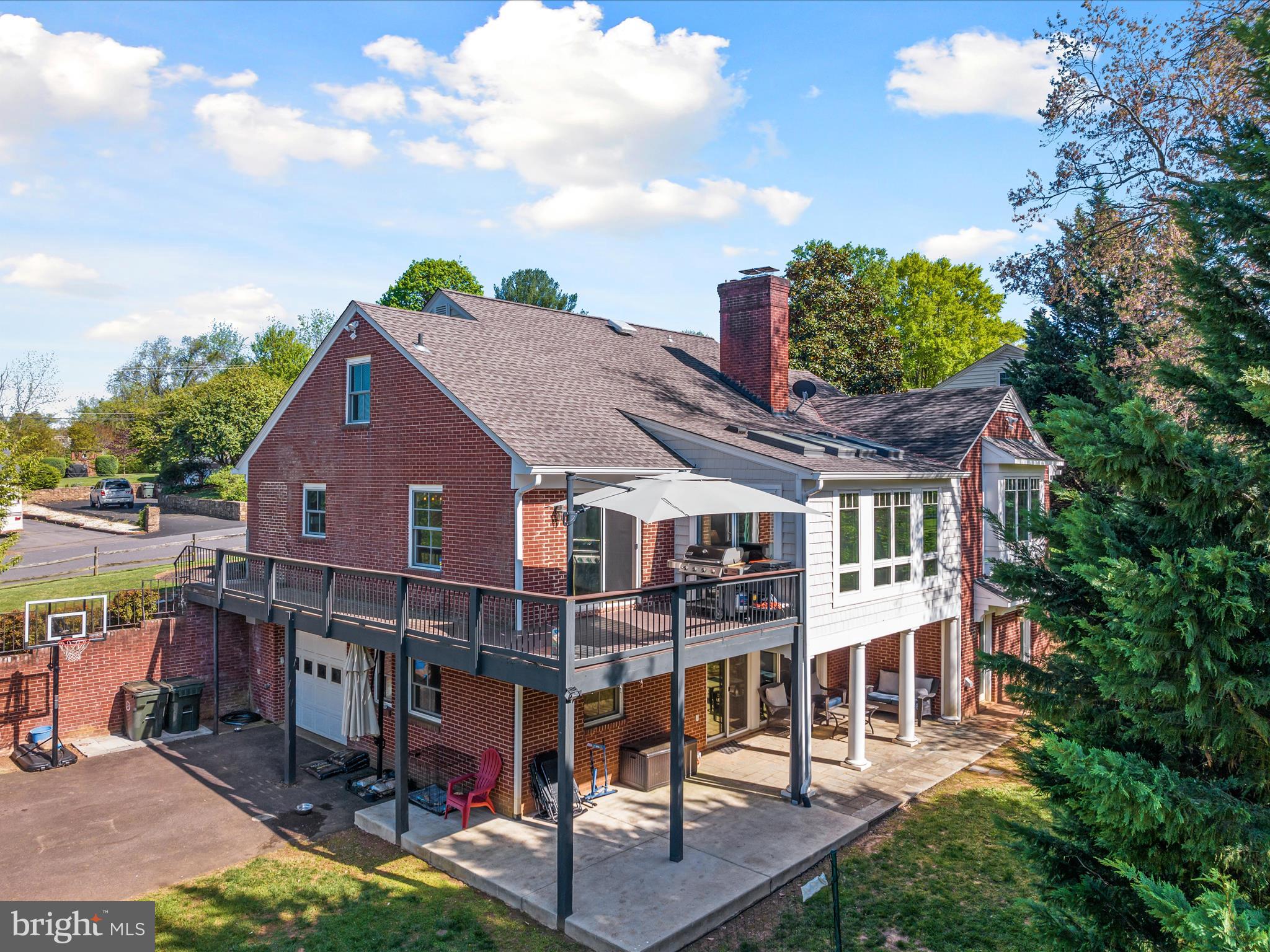 1126 Oaklawn Dr