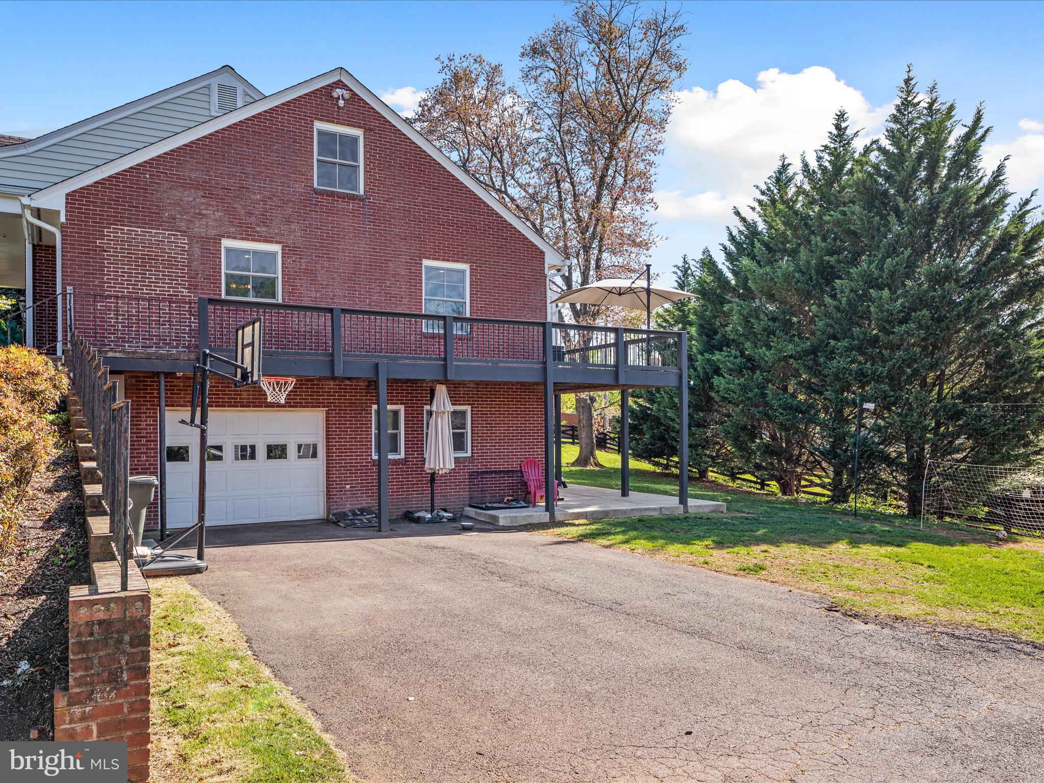 1126 Oaklawn Dr