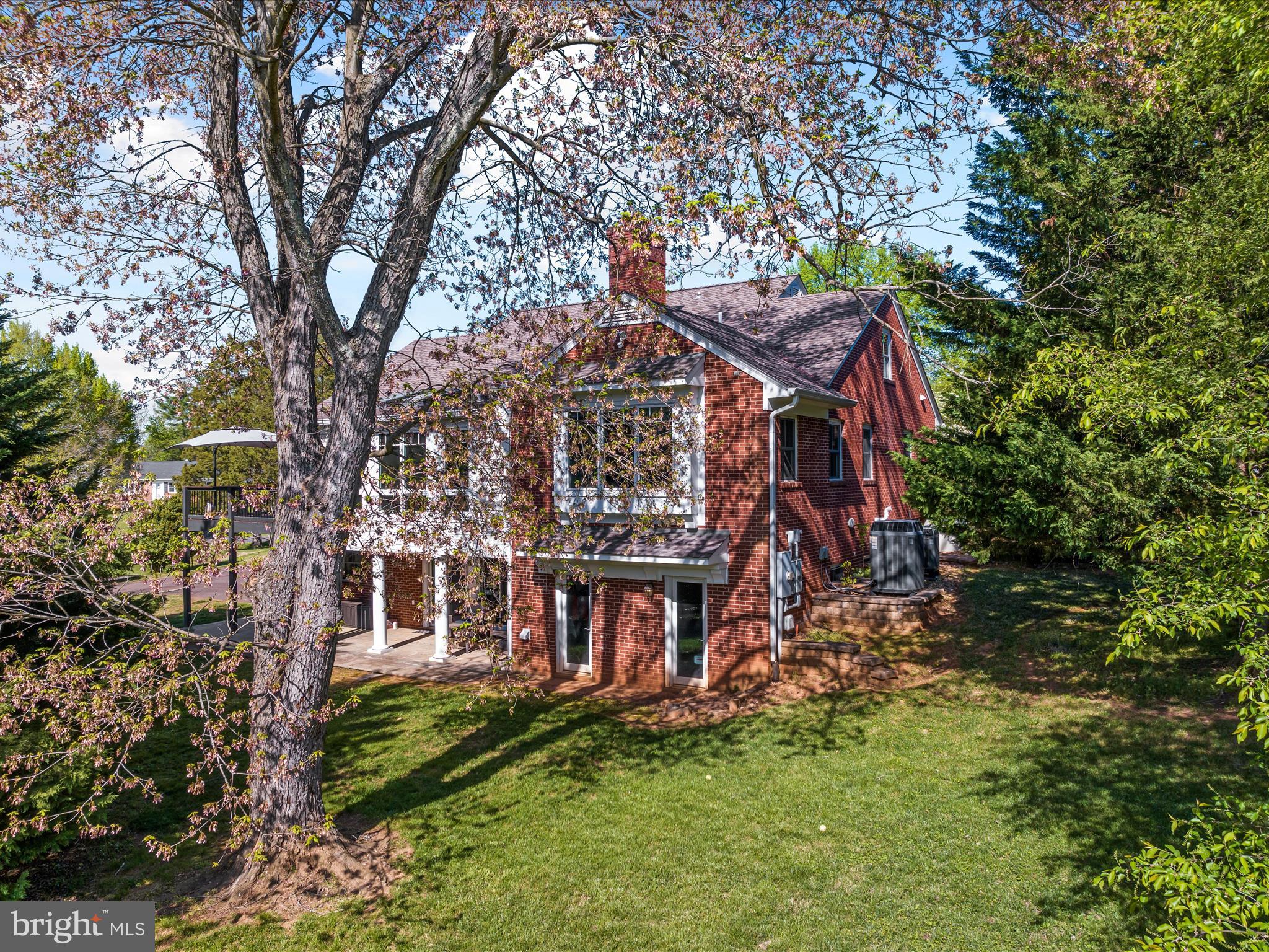 1126 Oaklawn Dr
