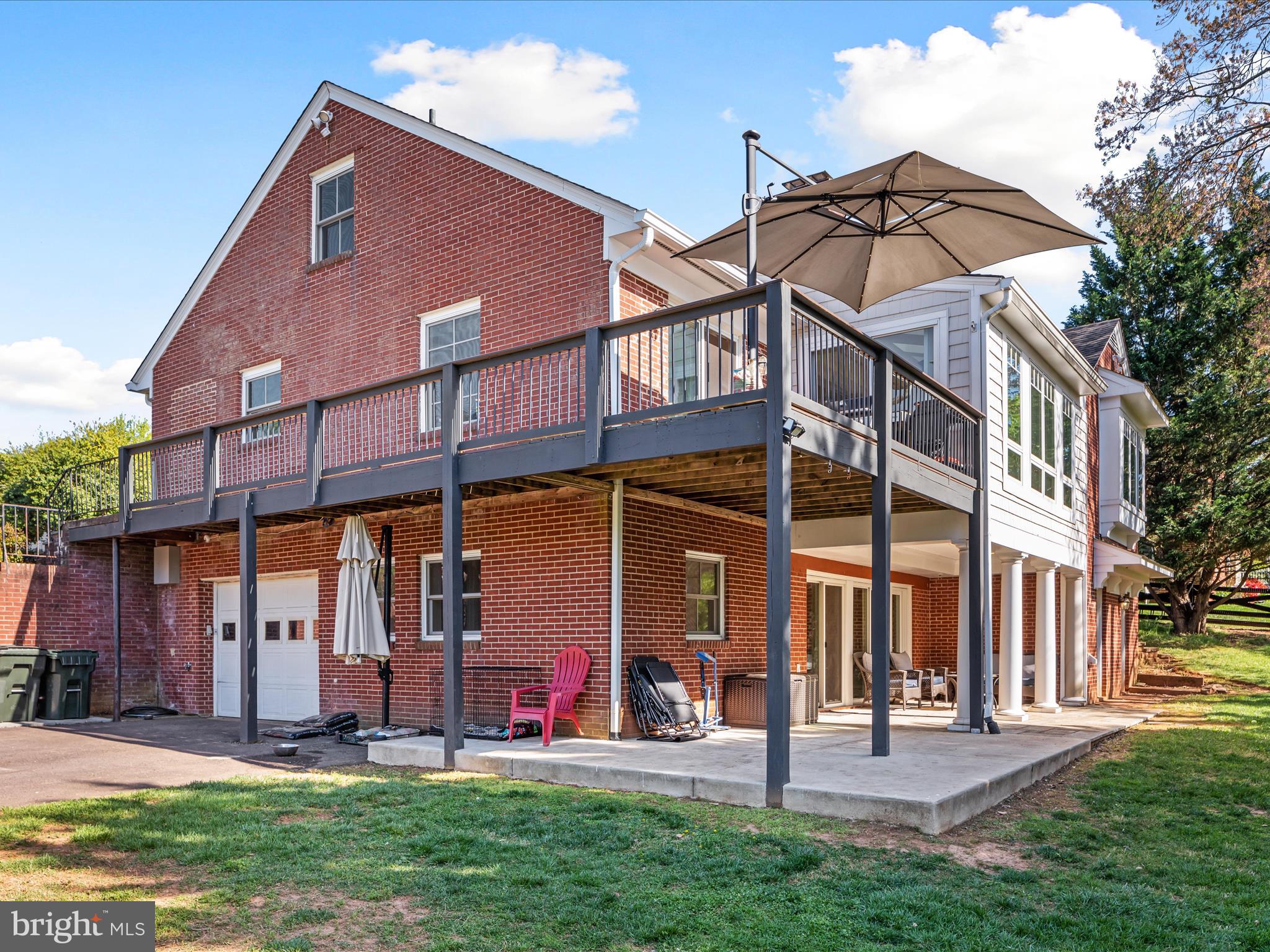 1126 Oaklawn Dr
