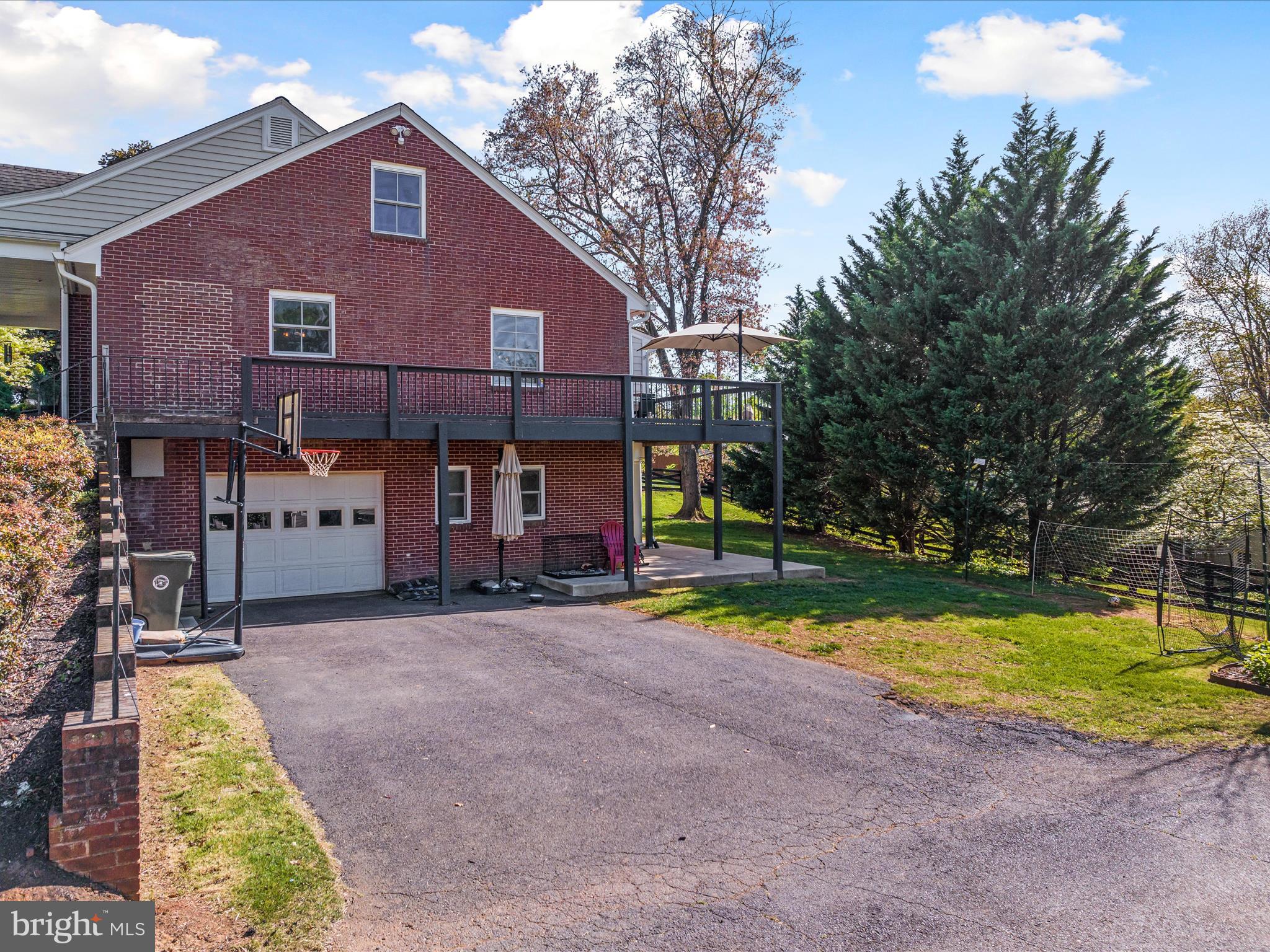 1126 Oaklawn Dr