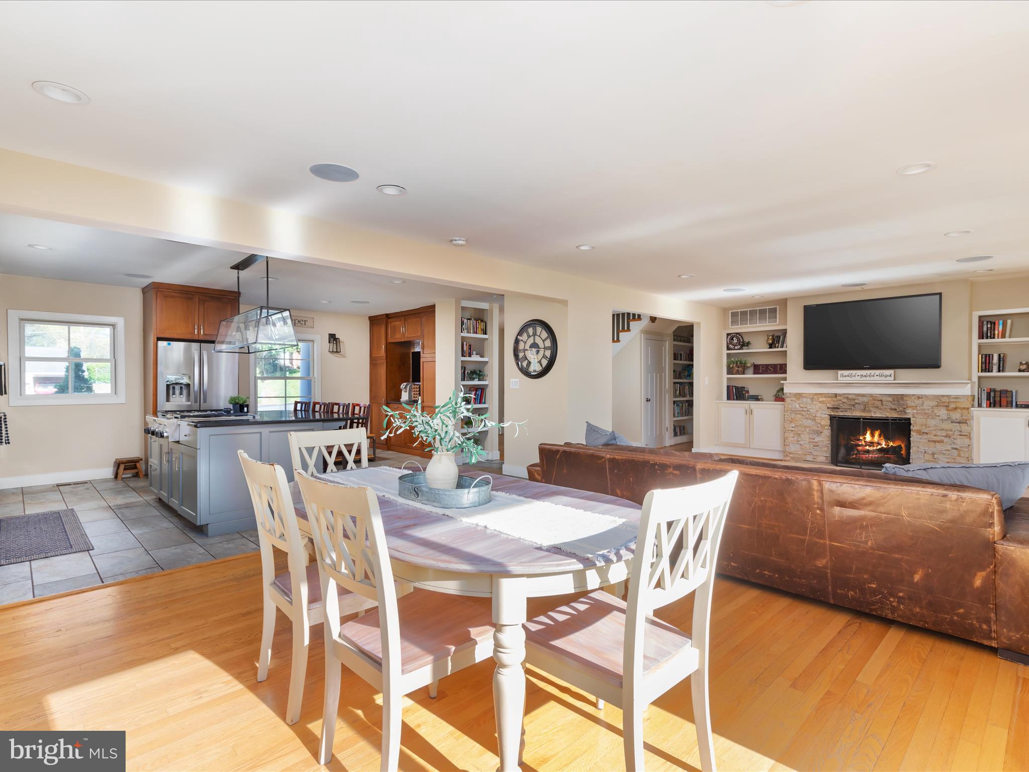 1126 Oaklawn Dr