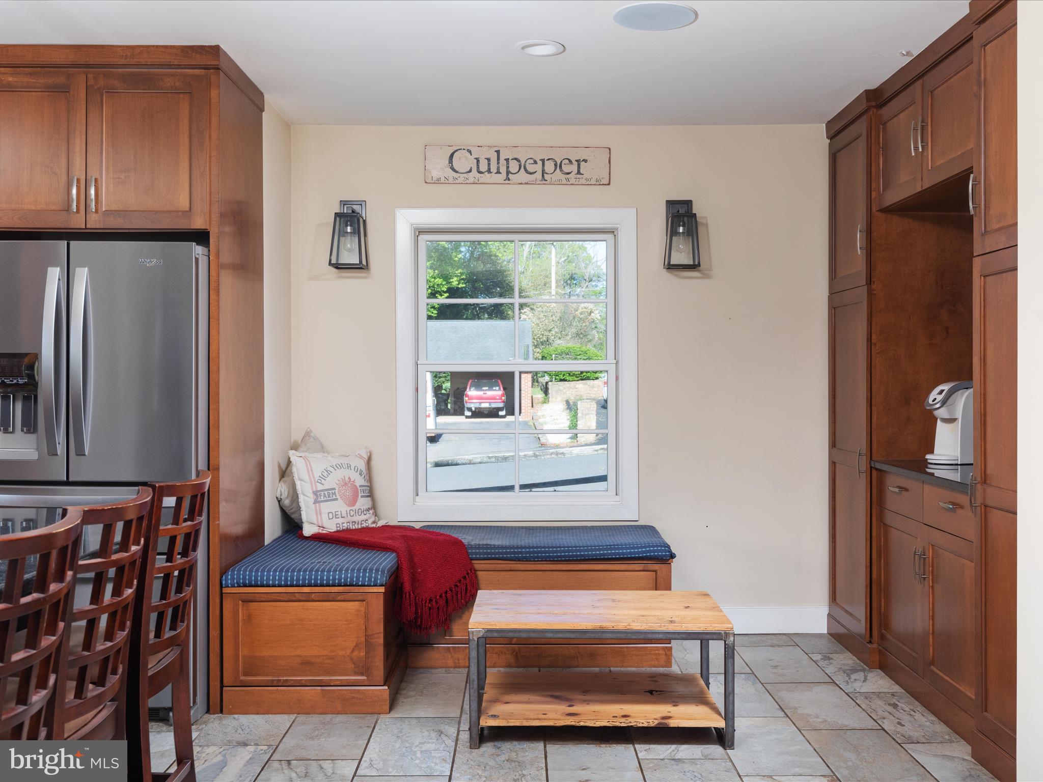 1126 Oaklawn Dr