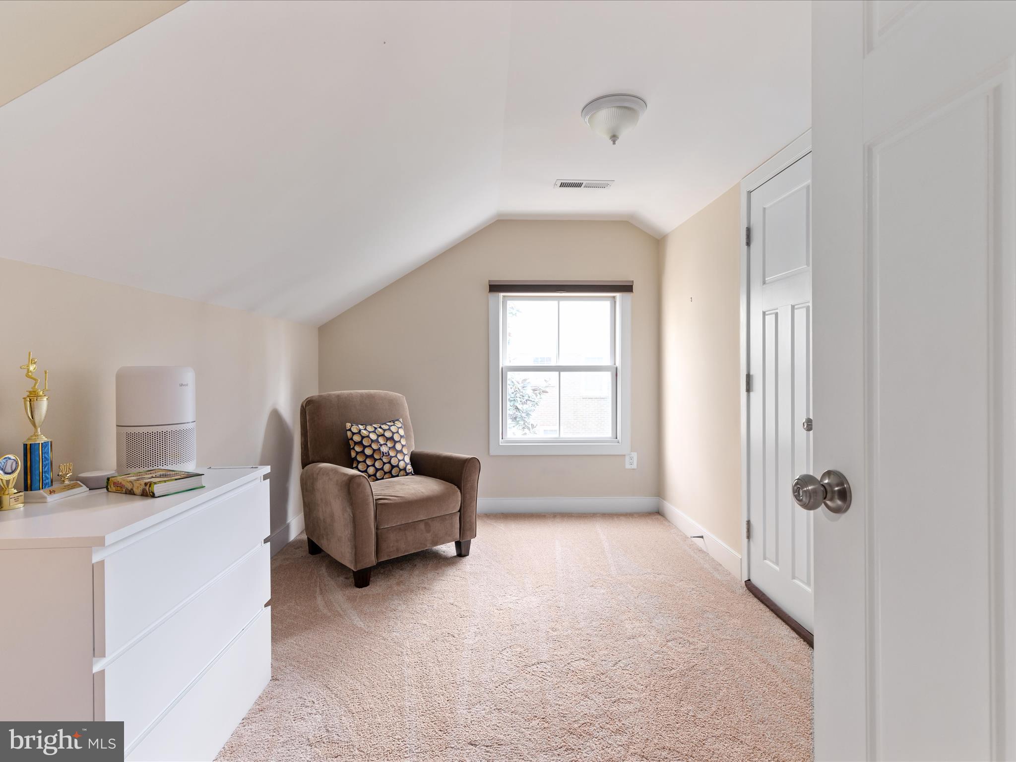 1126 Oaklawn Dr