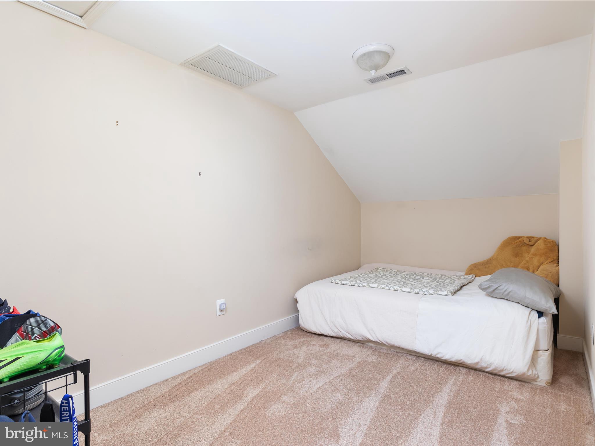 1126 Oaklawn Dr