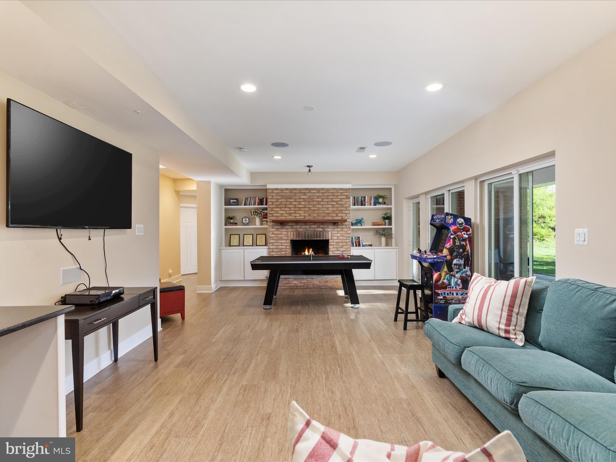 1126 Oaklawn Dr