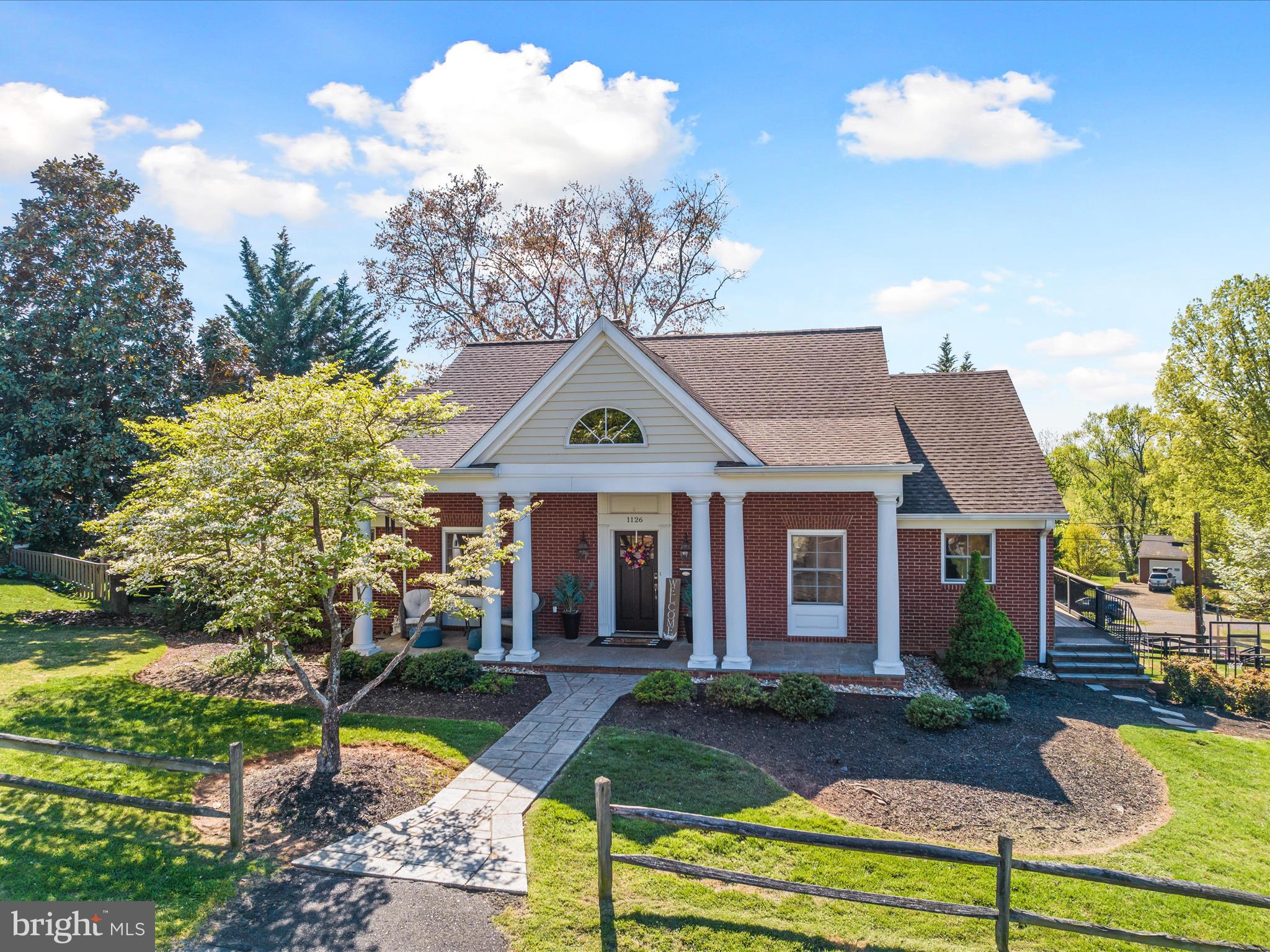 1126 Oaklawn Dr