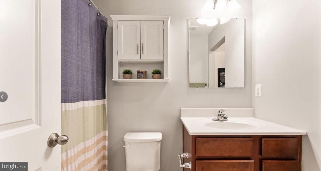 1901 CREPE MYRTLE LN