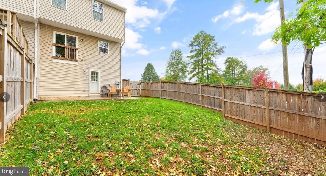 1901 CREPE MYRTLE LN