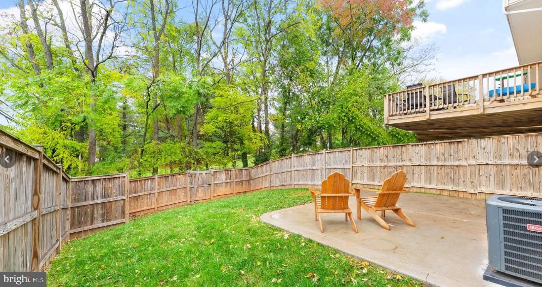 1901 CREPE MYRTLE LN