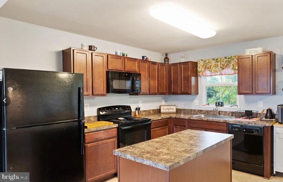 1901 CREPE MYRTLE LN